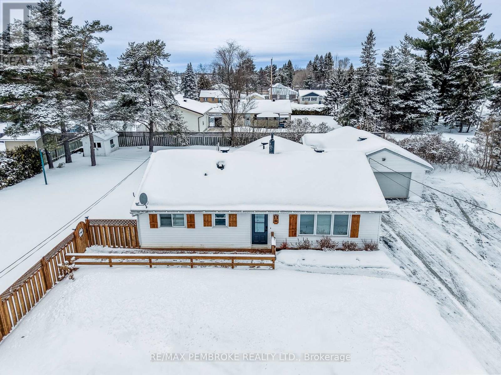 11 Michael Crescent, Petawawa, Ontario  K8H 2L5 - Photo 9 - X12902116