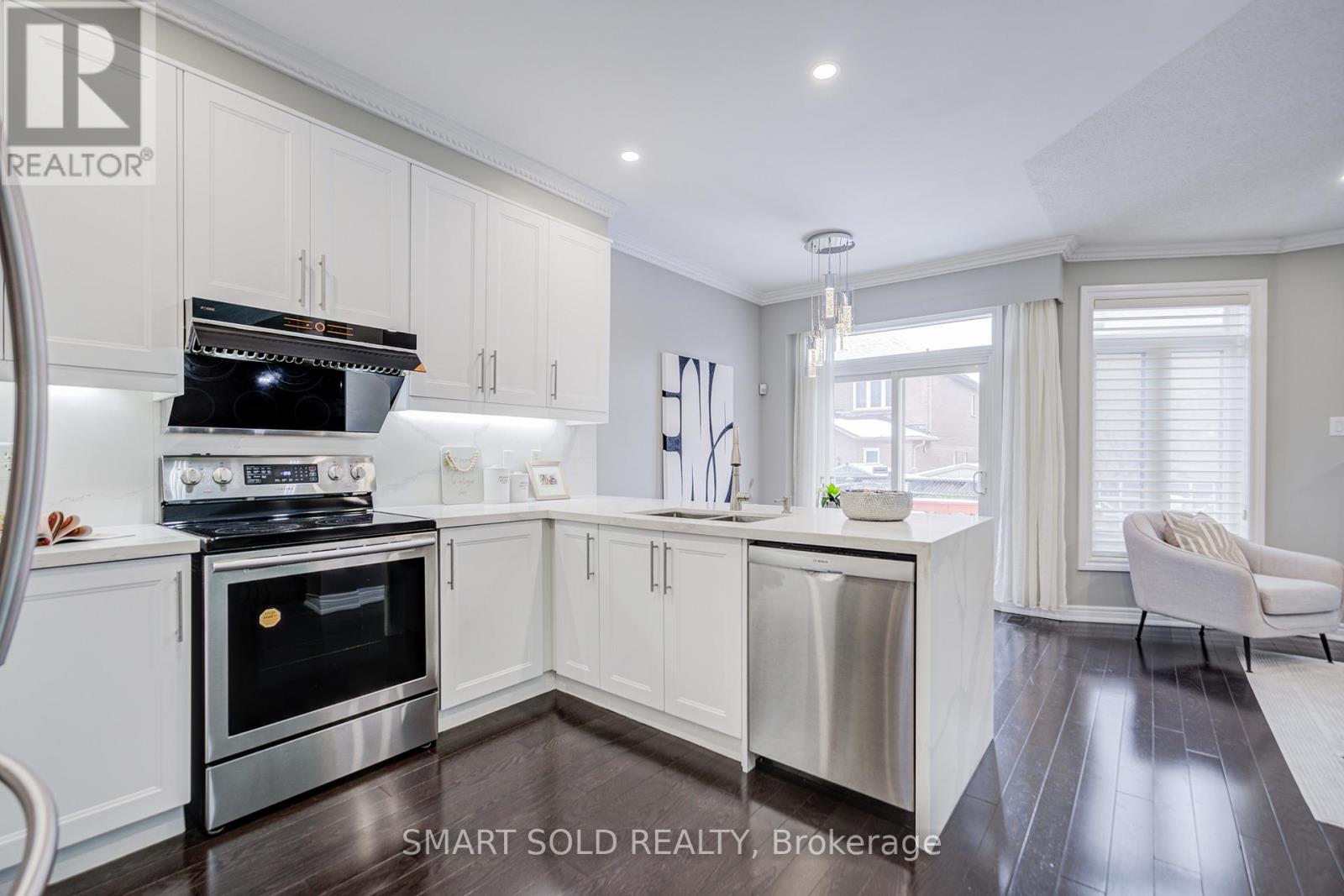 9 Mariposa Avenue, Richmond Hill (Rouge Woods), Ontario  L4S 2N7 - Photo 16 - N12902112