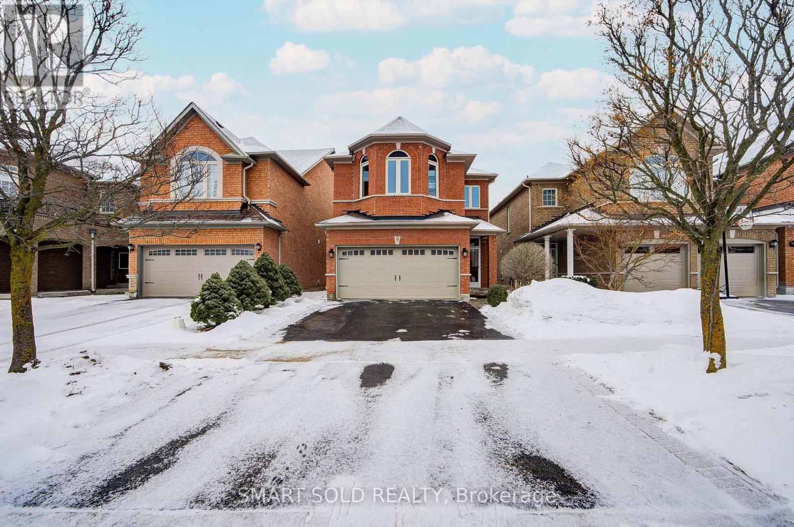 9 Mariposa Avenue, Richmond Hill (Rouge Woods), Ontario  L4S 2N7 - Photo 2 - N12902112