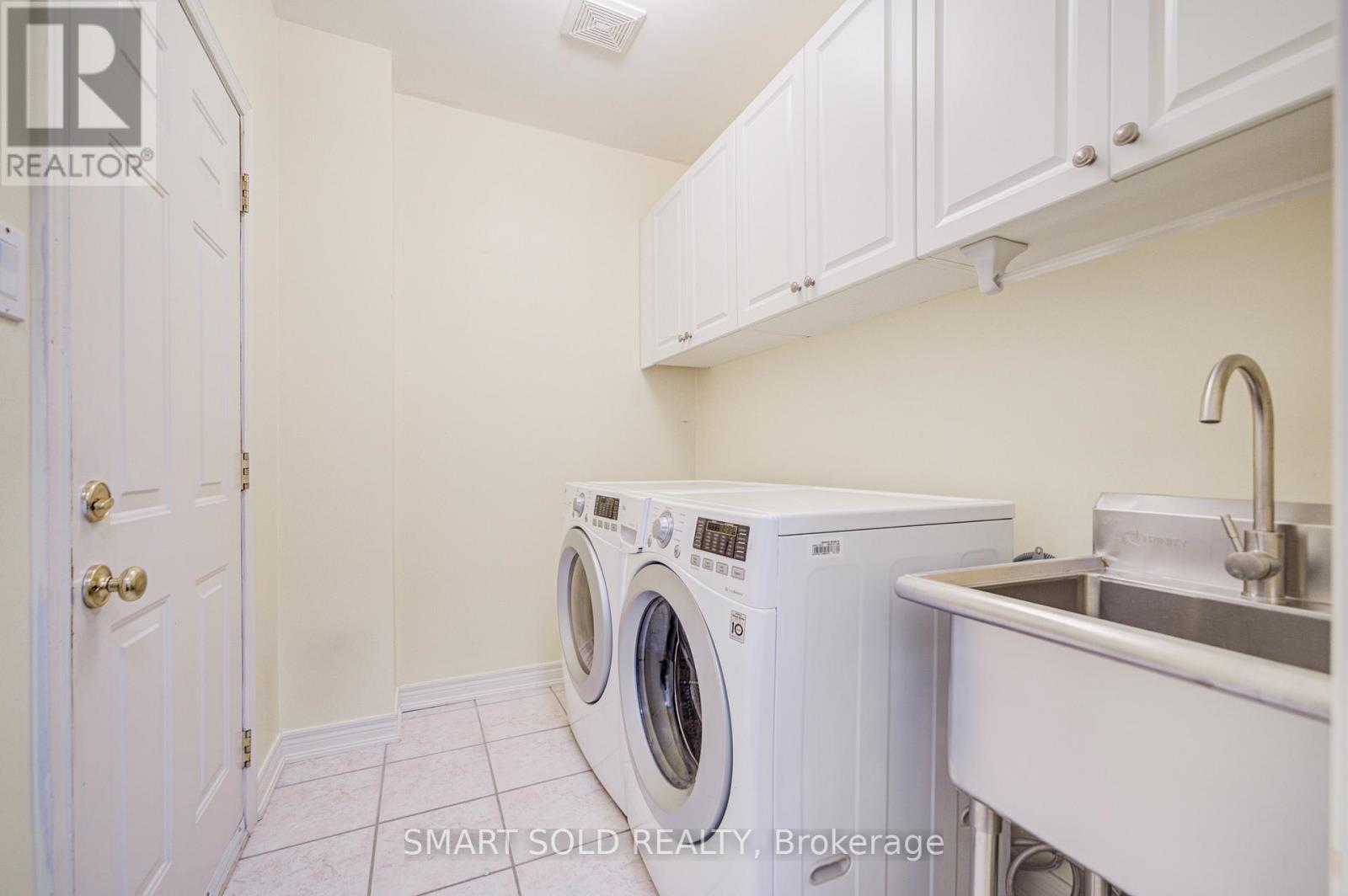 9 Mariposa Avenue, Richmond Hill (Rouge Woods), Ontario  L4S 2N7 - Photo 23 - N12902112