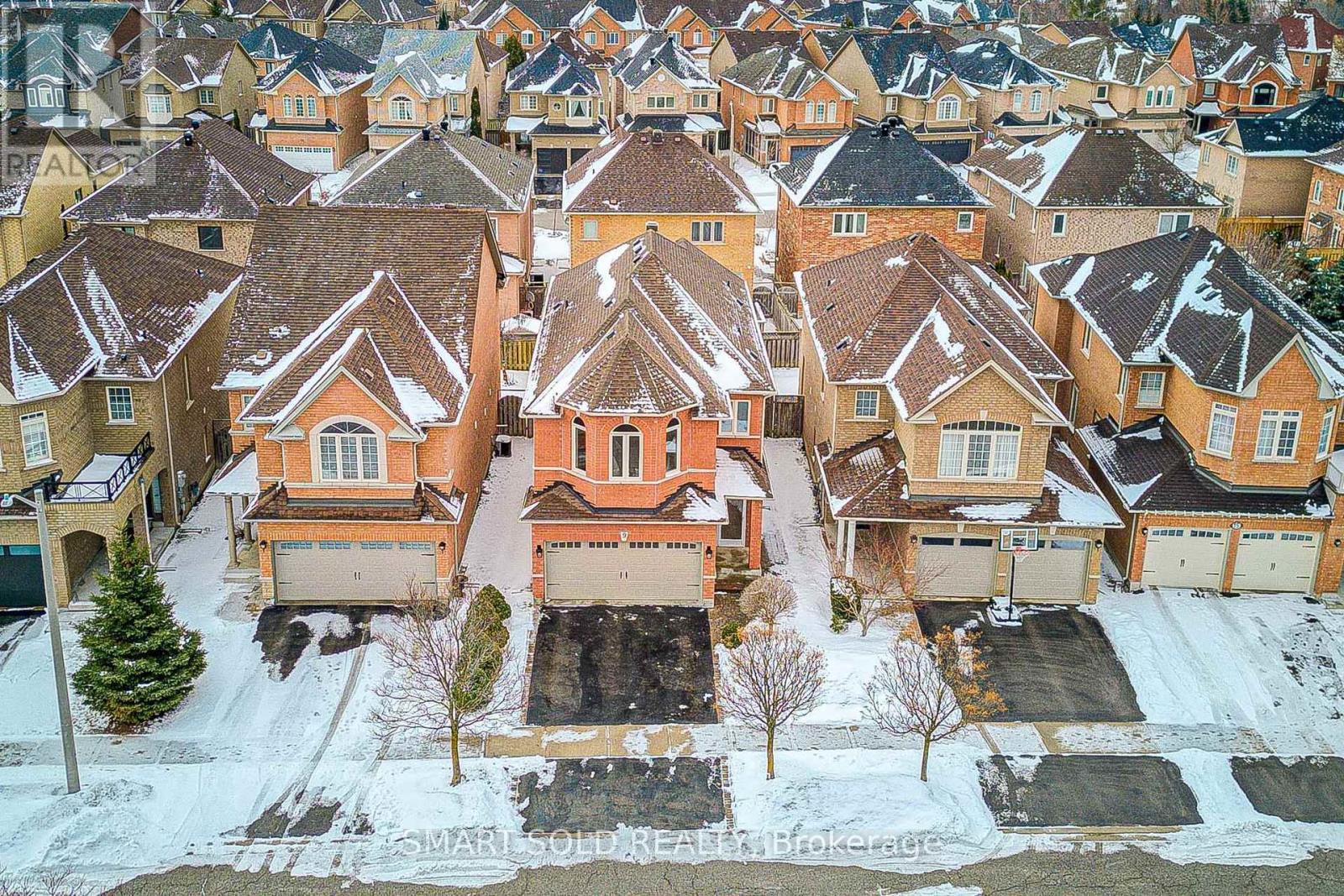 9 Mariposa Avenue, Richmond Hill (Rouge Woods), Ontario  L4S 2N7 - Photo 3 - N12902112