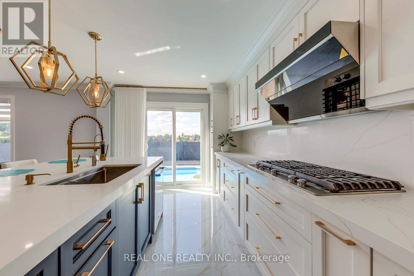 6150 Duford Drive, Mississauga (East Credit), Ontario  L5V 1A6 - Photo 12 - W12902122