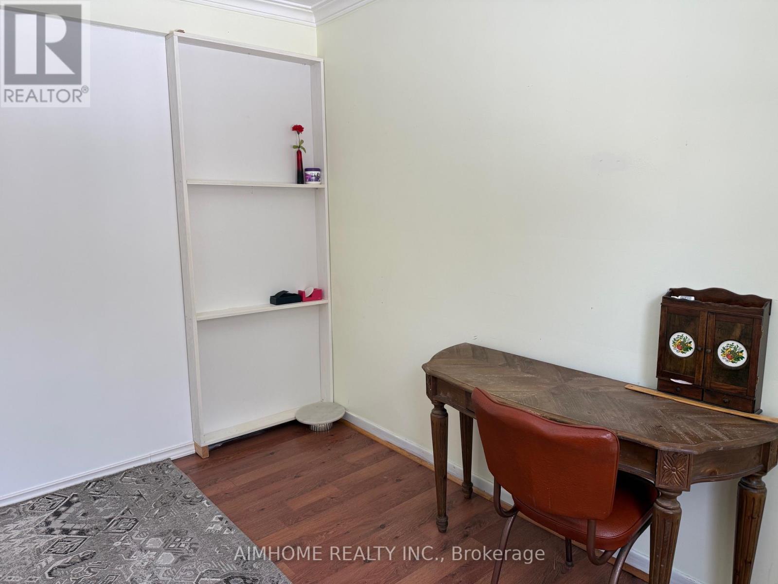 #1 - 68 Claver Avenue, Toronto (Yorkdale-Glen Park), Ontario  M6B 2W2 - Photo 4 - W12902144