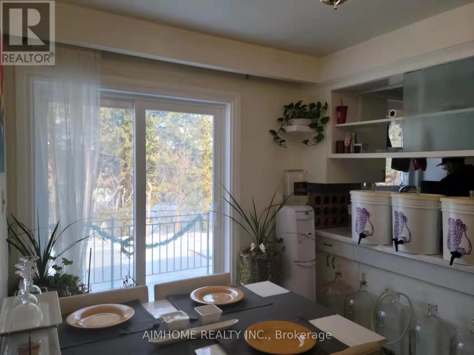 #1 - 68 Claver Avenue, Toronto (Yorkdale-Glen Park), Ontario  M6B 2W2 - Photo 7 - W12902144