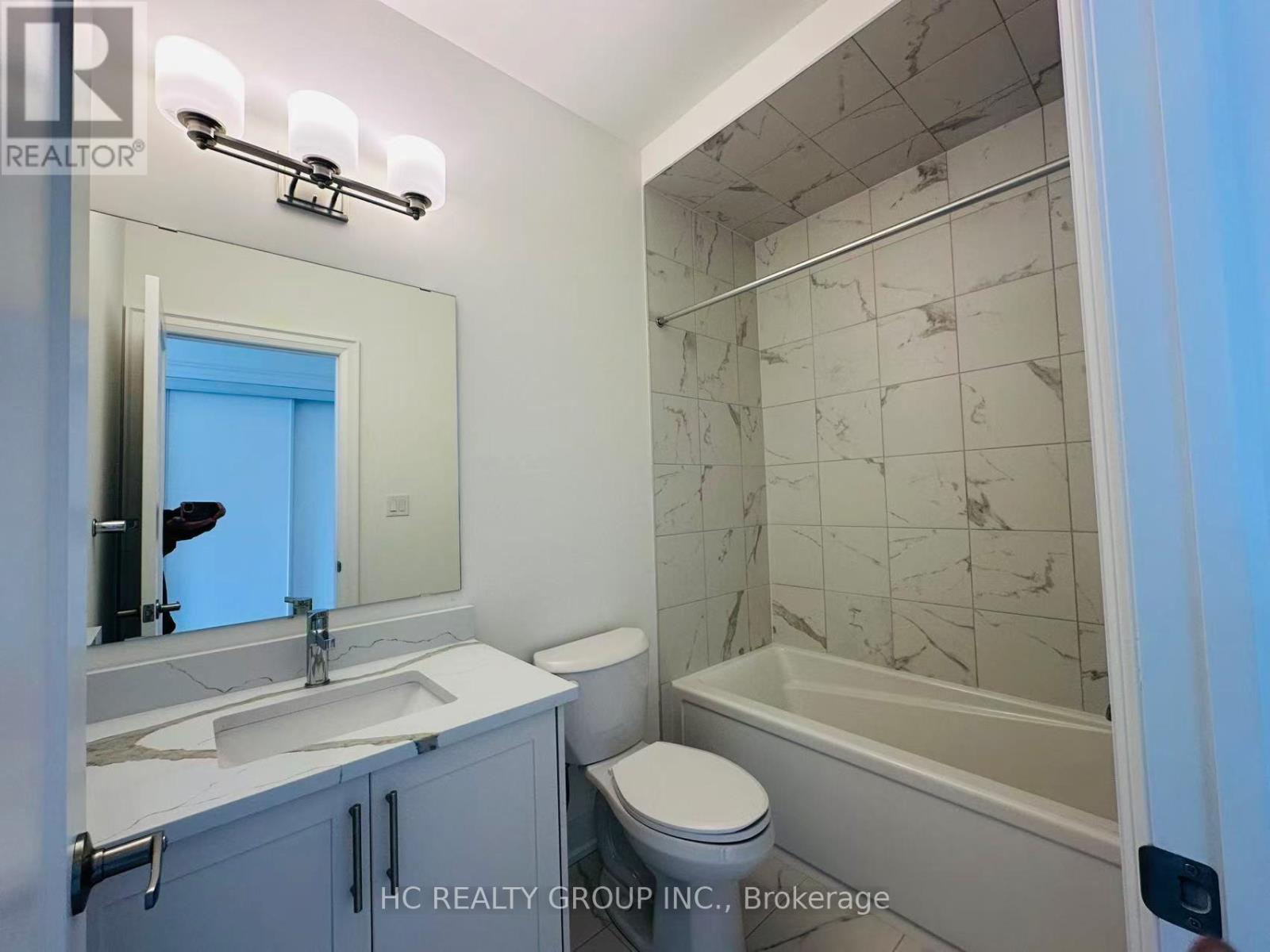 3303 Azam Way, Oakville (Go Glenorchy), Ontario  L6M 5S3 - Photo 8 - W12902146