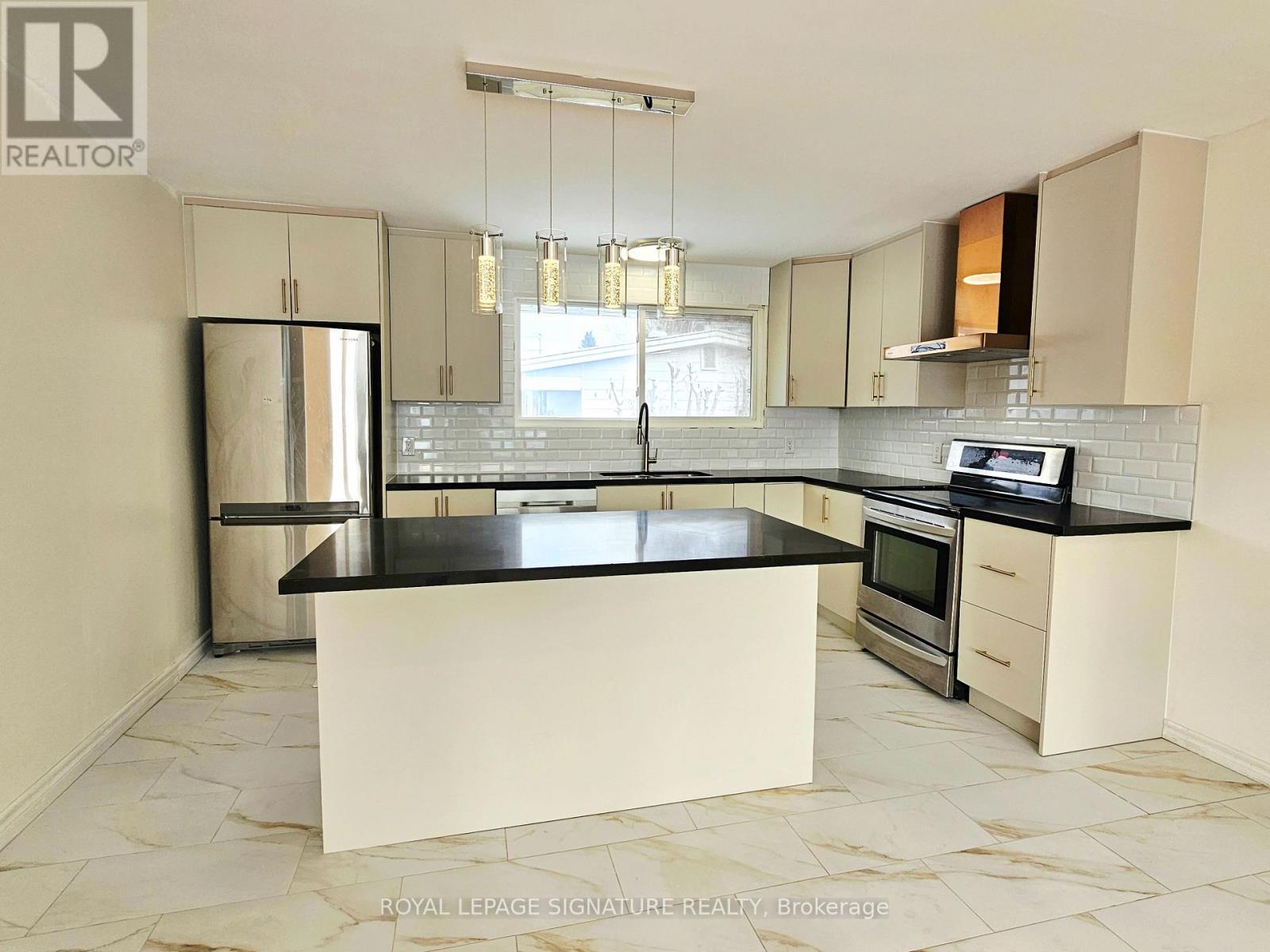 A - 38 Sherry Lane, Ottawa, Ontario  K2G 3L7 - Photo 2 - X12901928