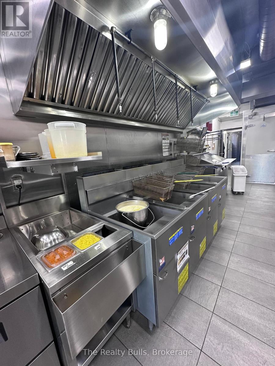 1733 Bloor Street, Toronto, Ontario  M6P 1B2 - Photo 9 - W12726974