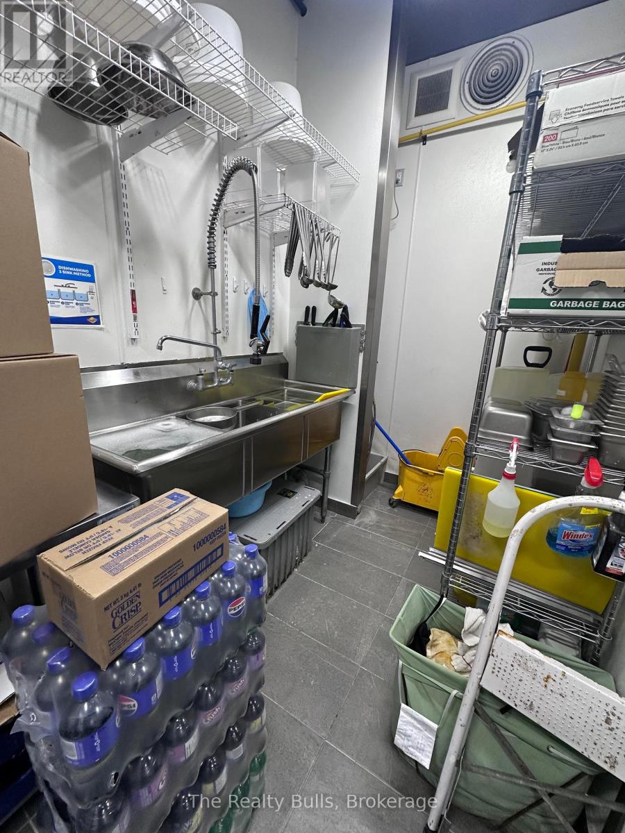 1733 Bloor Street, Toronto, Ontario  M6P 1B2 - Photo 12 - W12726974