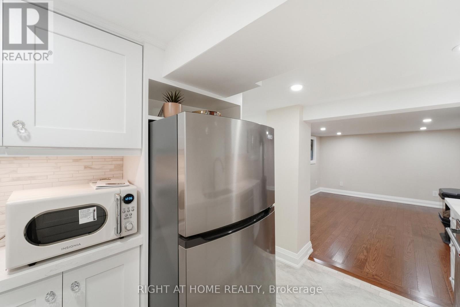 Lower Apt A - 2 Montye Avenue, Toronto, Ontario  M6S 2G9 - Photo 10 - W12902196