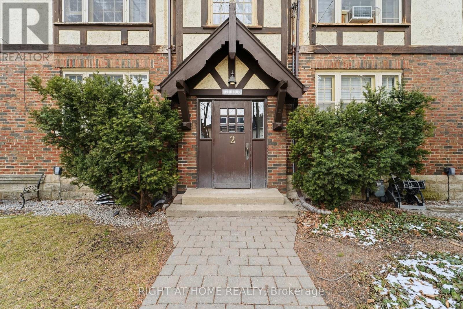 Lower Apt A - 2 Montye Avenue, Toronto, Ontario  M6S 2G9 - Photo 3 - W12902196