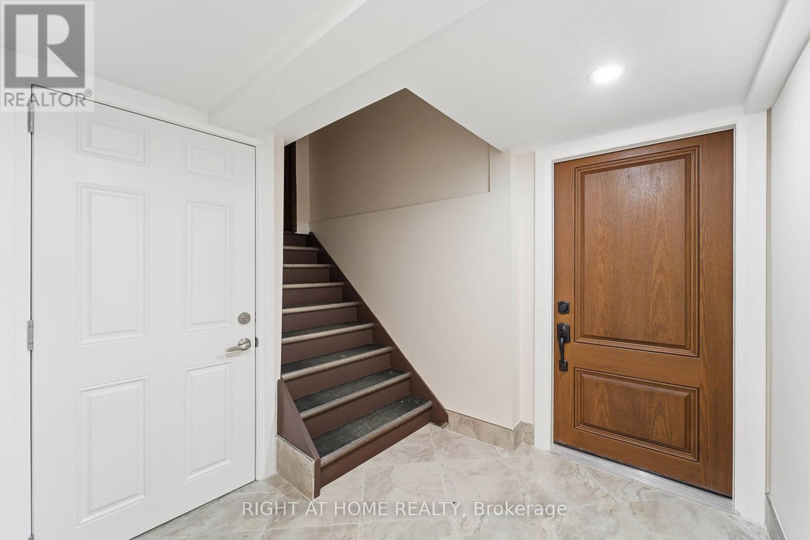 Lower Apt A - 2 Montye Avenue, Toronto, Ontario  M6S 2G9 - Photo 5 - W12902196