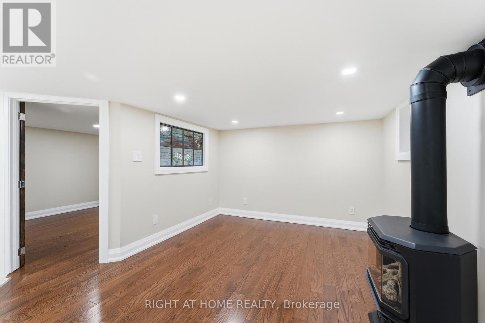 Lower Apt A - 2 Montye Avenue, Toronto, Ontario  M6S 2G9 - Photo 7 - W12902196