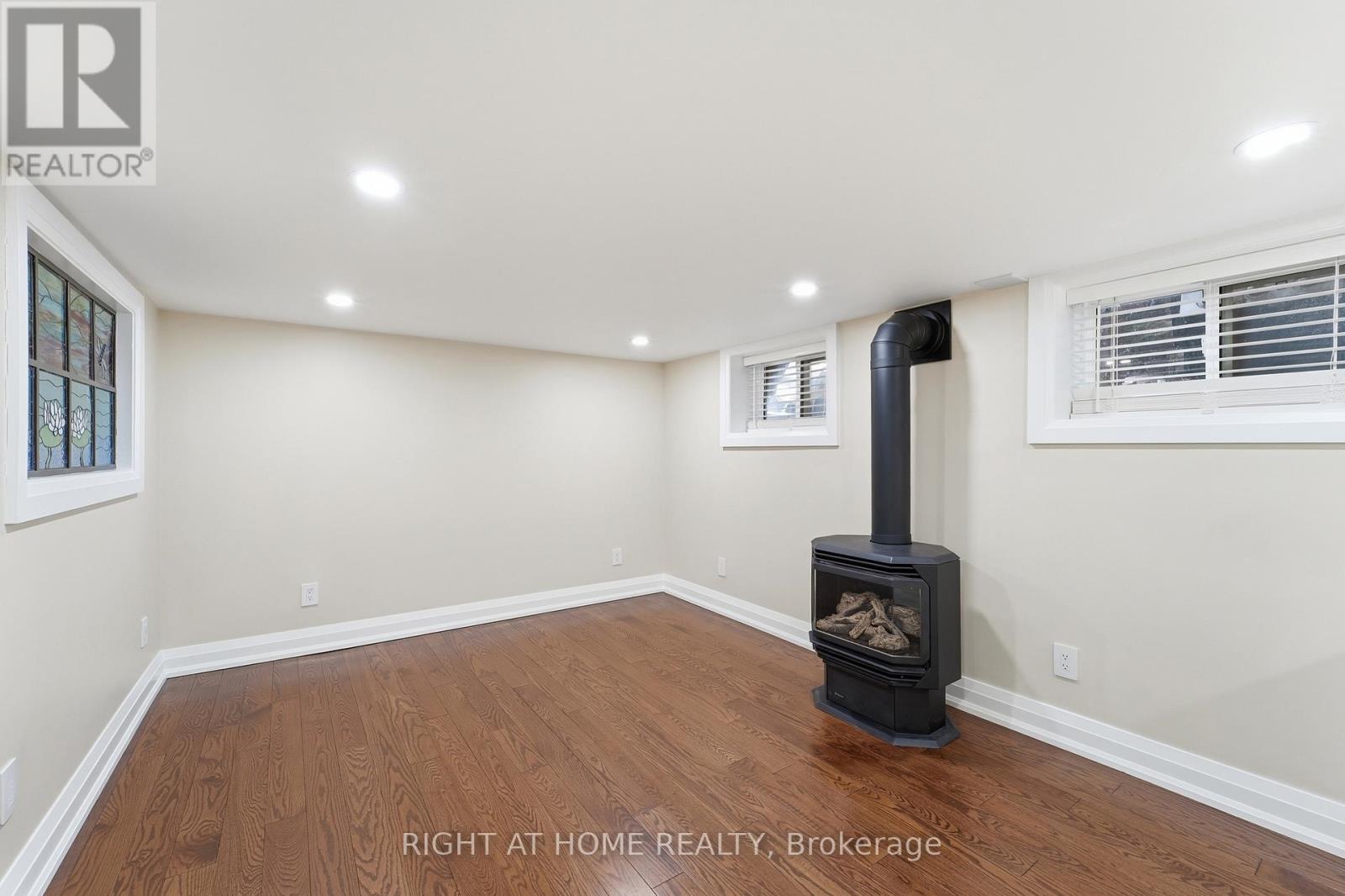 Lower Apt A - 2 Montye Avenue, Toronto, Ontario  M6S 2G9 - Photo 8 - W12902196