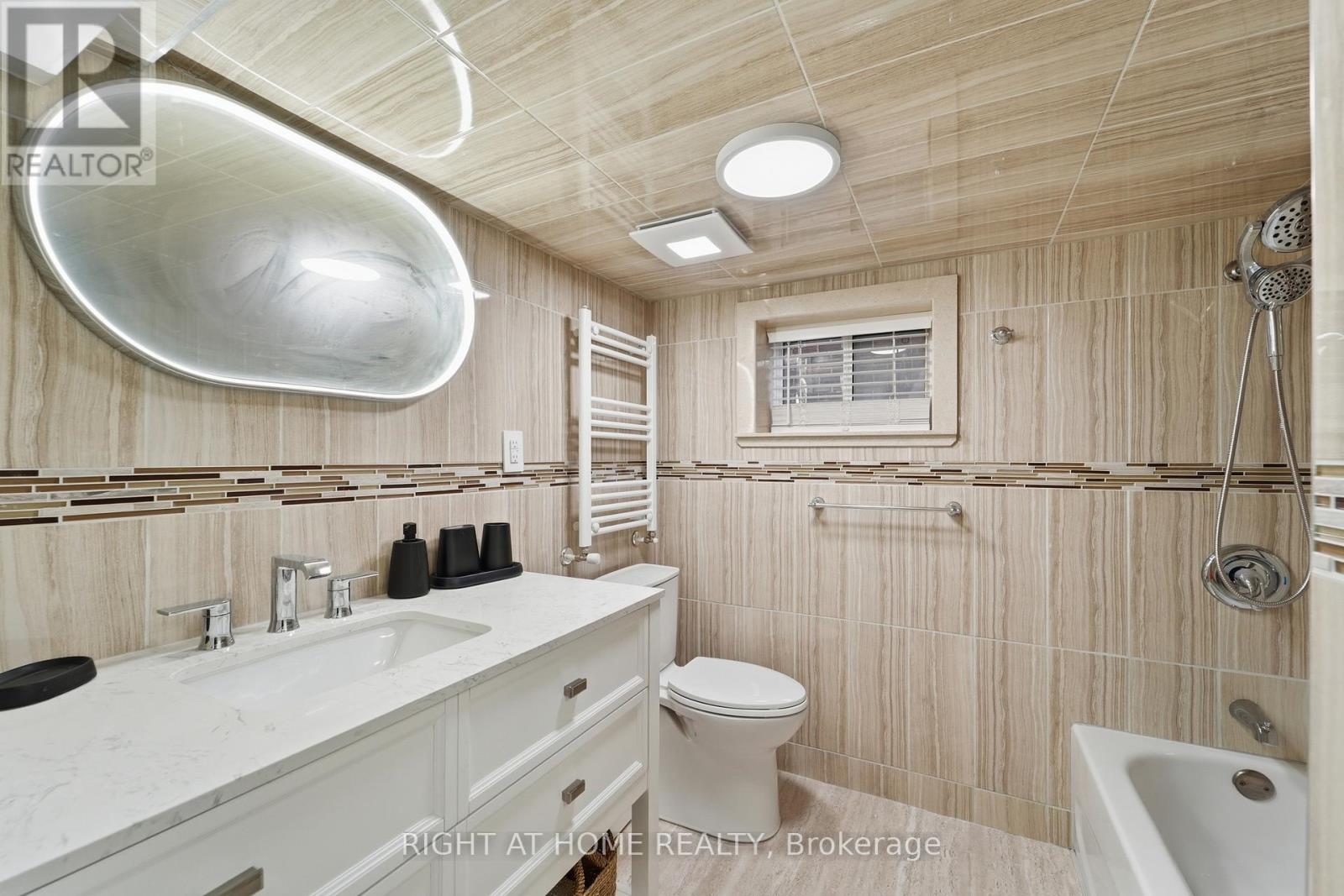 Lower Apt B - 2 Montye Avenue, Toronto, Ontario  M6S 2G9 - Photo 13 - W12902198