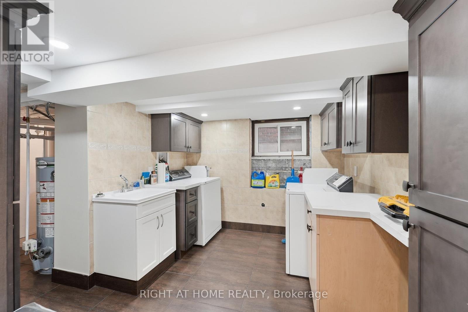 Lower Apt B - 2 Montye Avenue, Toronto, Ontario  M6S 2G9 - Photo 14 - W12902198