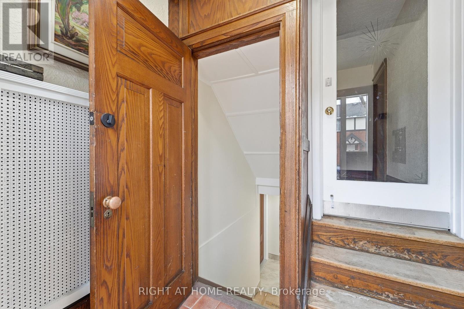 Lower Apt B - 2 Montye Avenue, Toronto, Ontario  M6S 2G9 - Photo 3 - W12902198