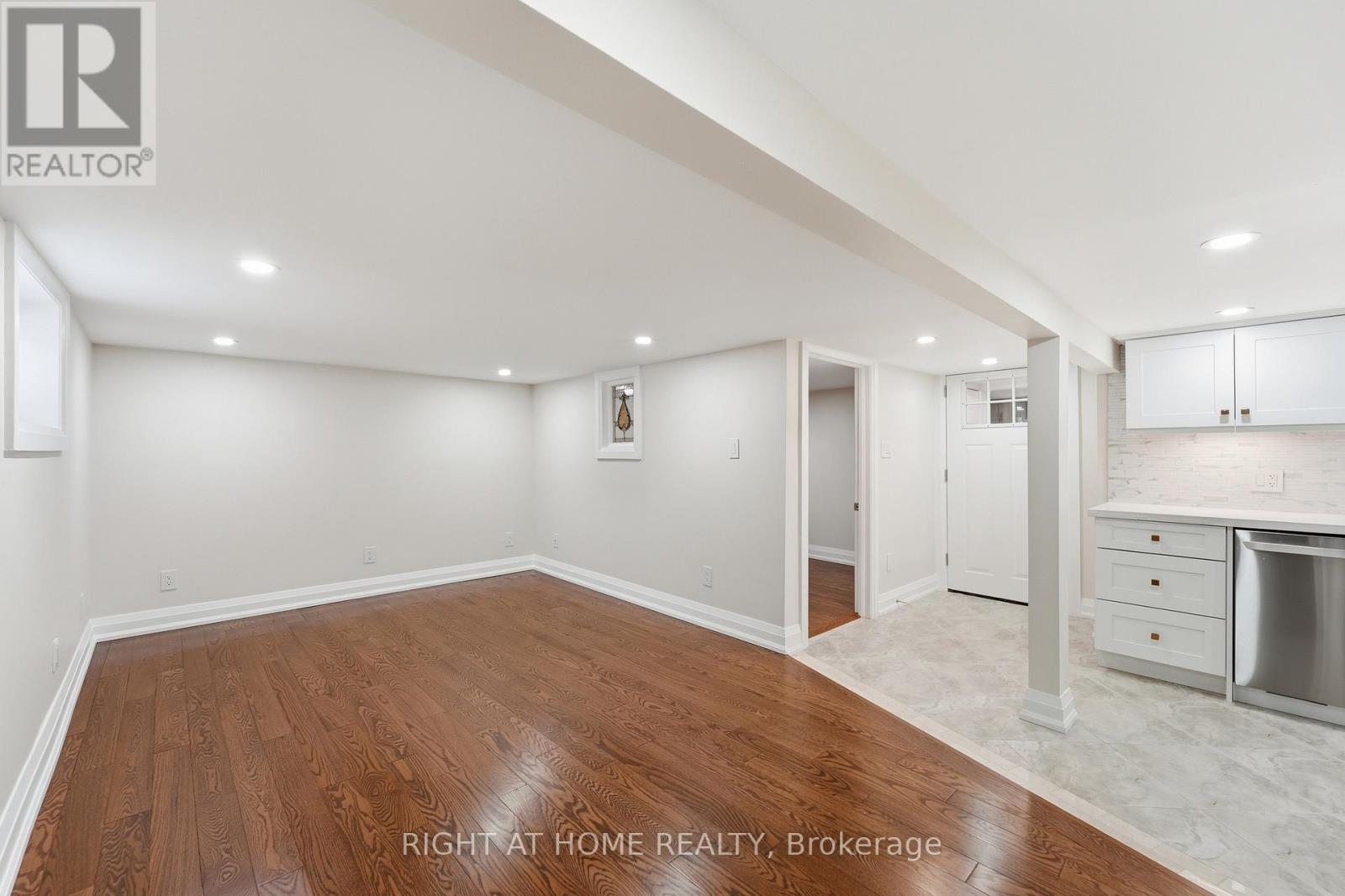 Lower Apt B - 2 Montye Avenue, Toronto, Ontario  M6S 2G9 - Photo 5 - W12902198