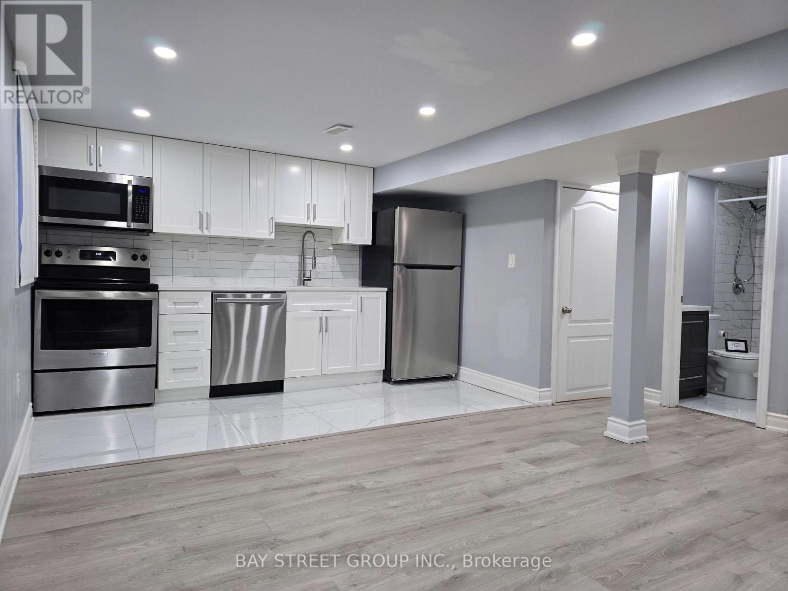 Lower - 366 East 23rd Street, Hamilton, Ontario  L8V 2X6 - Photo 4 - X12902202