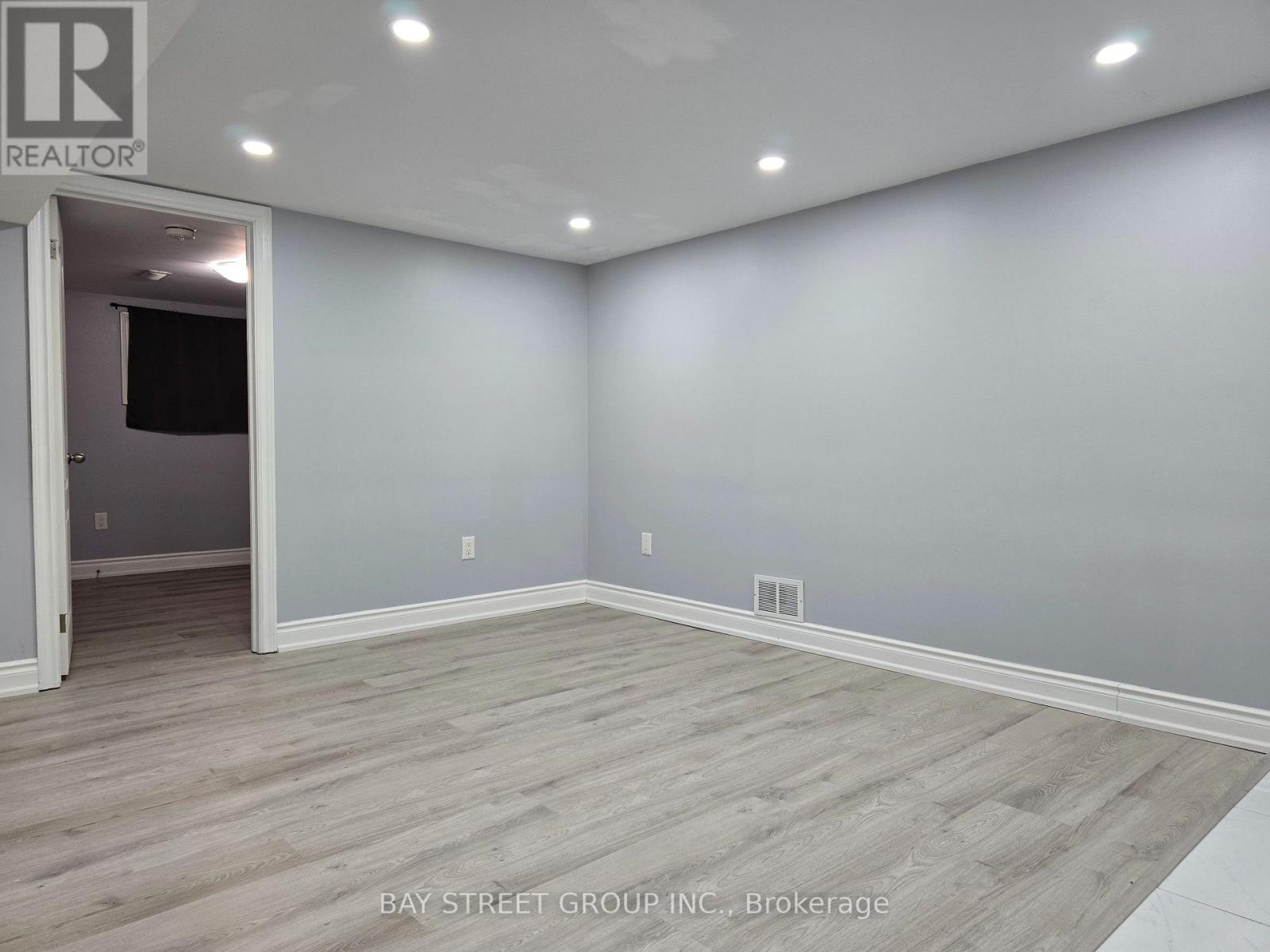 Lower - 366 East 23rd Street, Hamilton, Ontario  L8V 2X6 - Photo 6 - X12902202