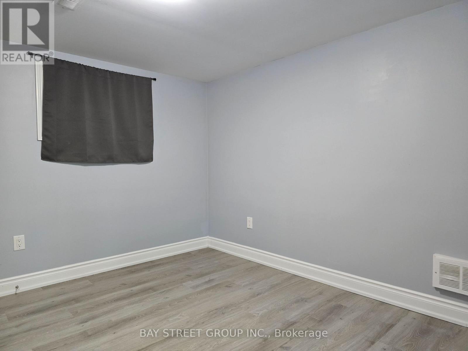 Lower - 366 East 23rd Street, Hamilton, Ontario  L8V 2X6 - Photo 7 - X12902202