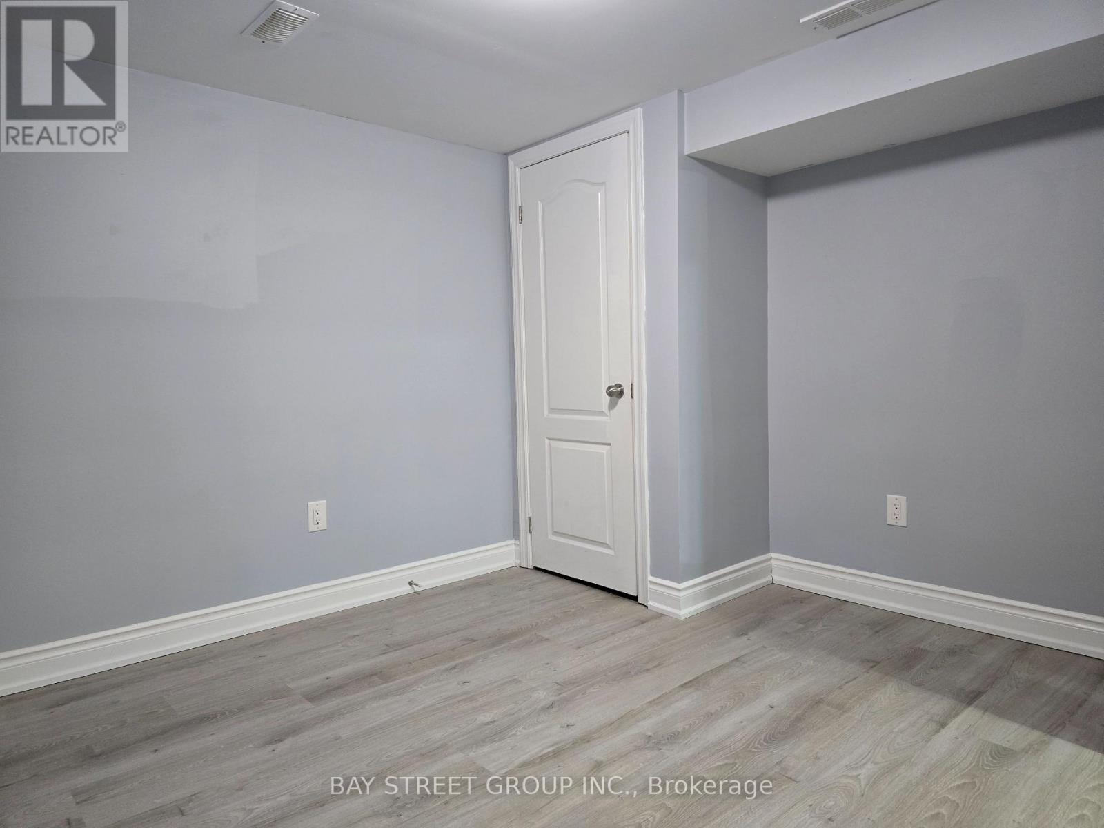 Lower - 366 East 23rd Street, Hamilton, Ontario  L8V 2X6 - Photo 9 - X12902202