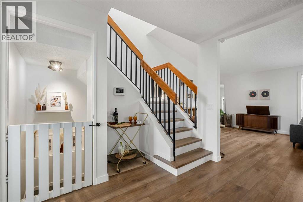 55 Coach Gate Way SW, Calgary, Alberta  T3H 1L7 - Photo 6 - A2280840