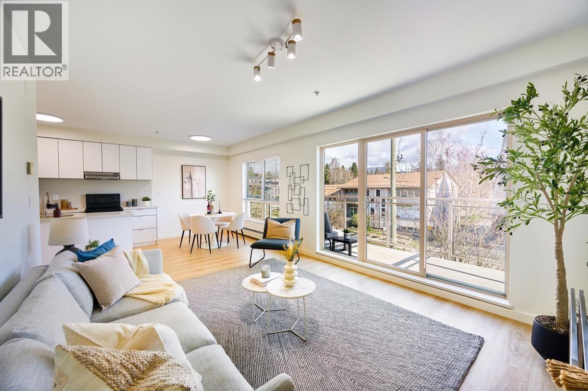 311 1033 ST. GEORGES AVENUE, North Vancouver, British Columbia