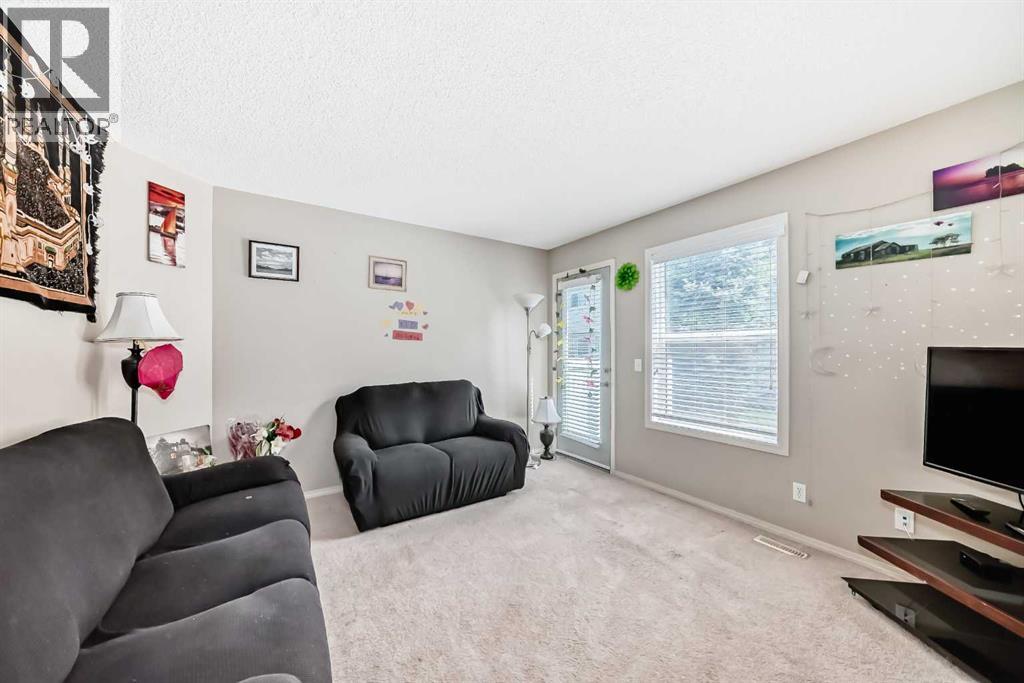 147 Saddlebrook Point NE, Calgary, Alberta  T3J 0G3 - Photo 3 - A2287478