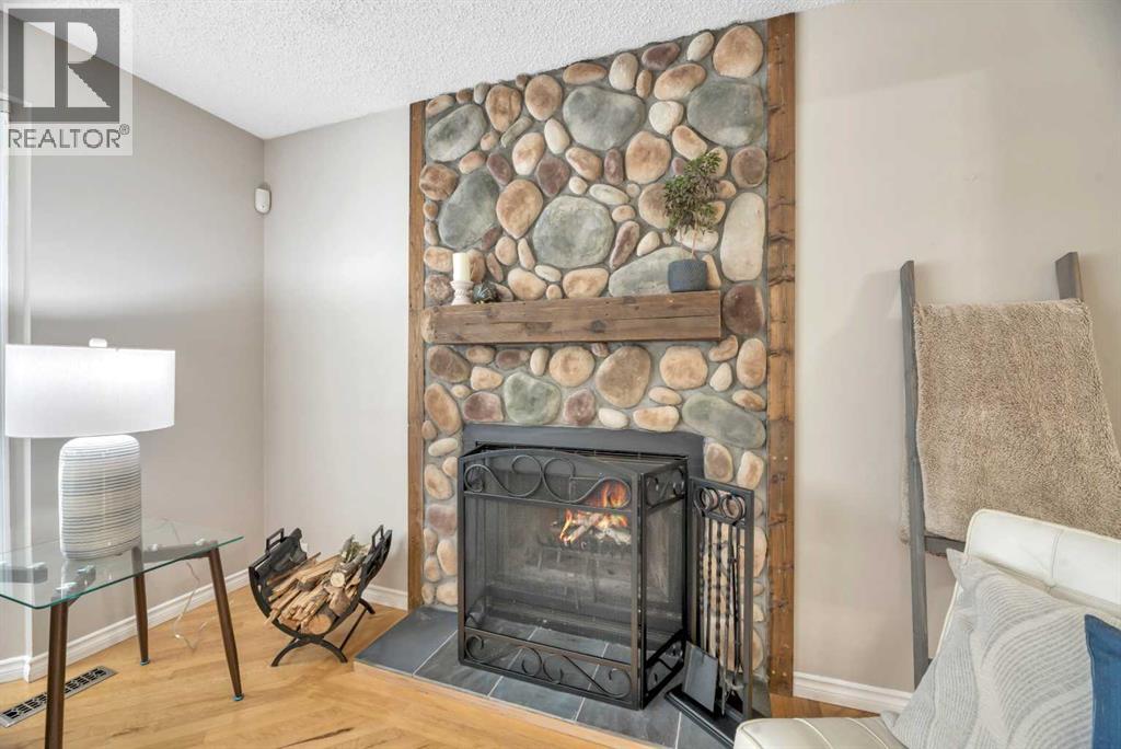 391 Scenic Glen Place NW, Calgary, Alberta  T3L 1J5 - Photo 7 - A2285174