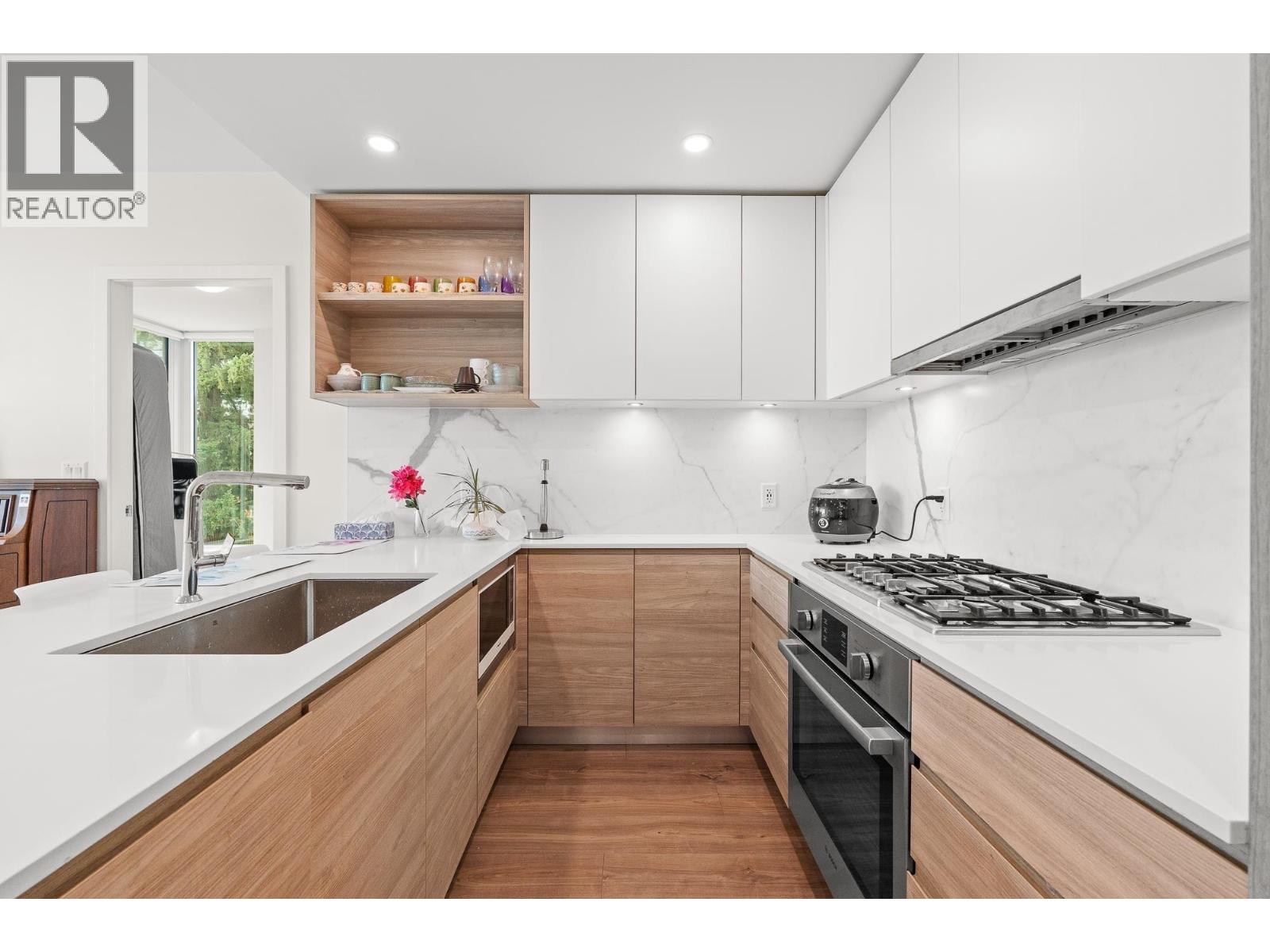 205 585 Austin Avenue, Coquitlam, British Columbia V3K 0G6 - Photo 6 - R3101667