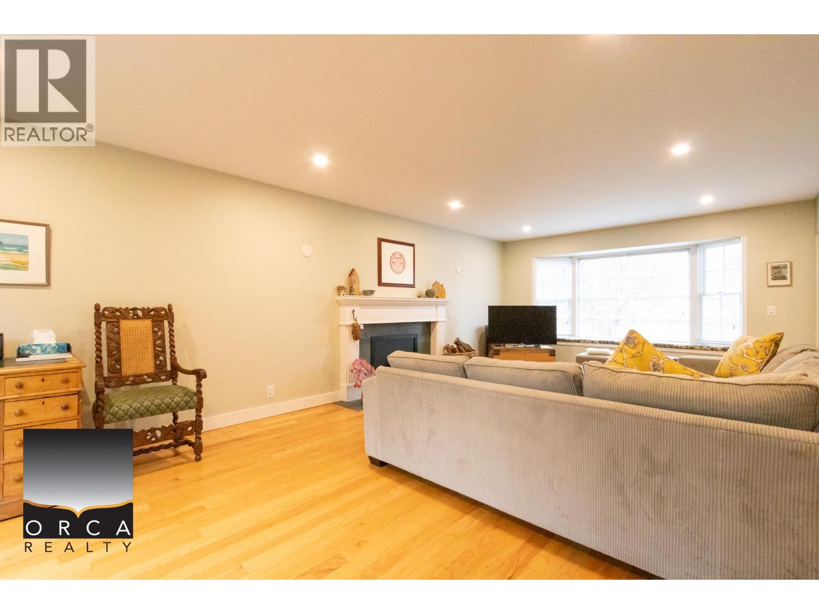 3822 Lynn Valley Road, North Vancouver, British Columbia  V7K 2S6 - Photo 3 - R3101033