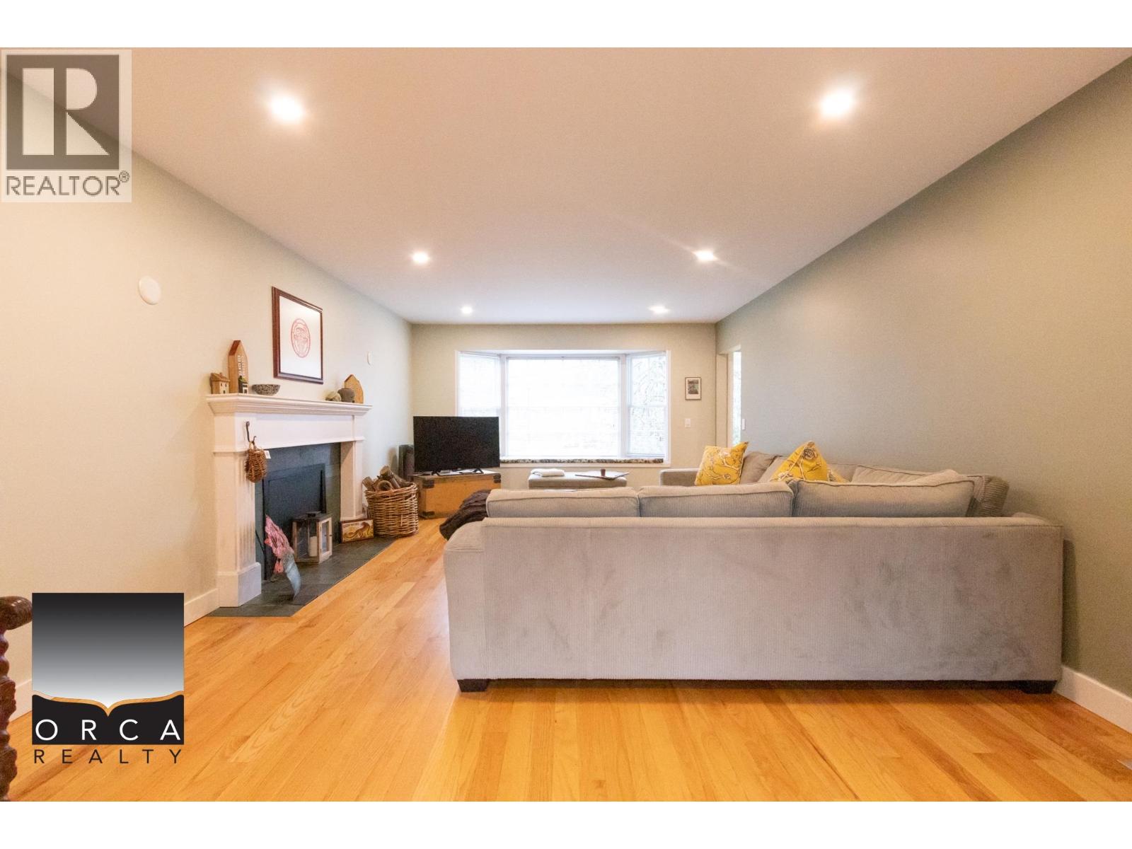 3822 Lynn Valley Road, North Vancouver, British Columbia  V7K 2S6 - Photo 4 - R3101033