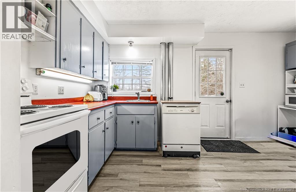 27 Garden Grove Street, Fredericton, New Brunswick E3B 7G8 - Photo 3 - NB135316