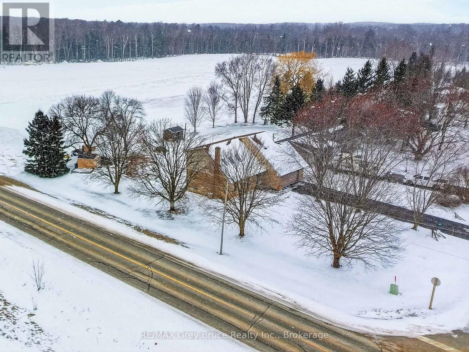 102 Mary Avenue W, Georgian Bluffs, Ontario  N4K 5N5 - Photo 2 - X12902280