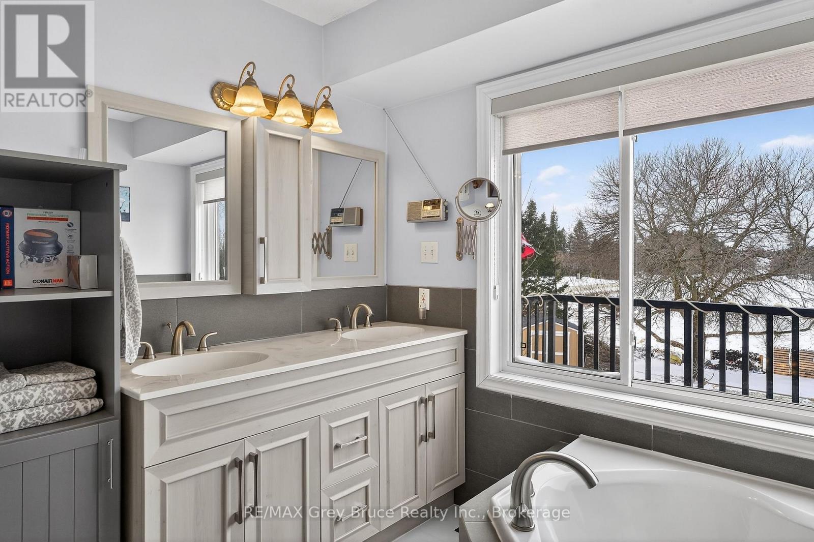 102 Mary Avenue W, Georgian Bluffs, Ontario  N4K 5N5 - Photo 23 - X12902280