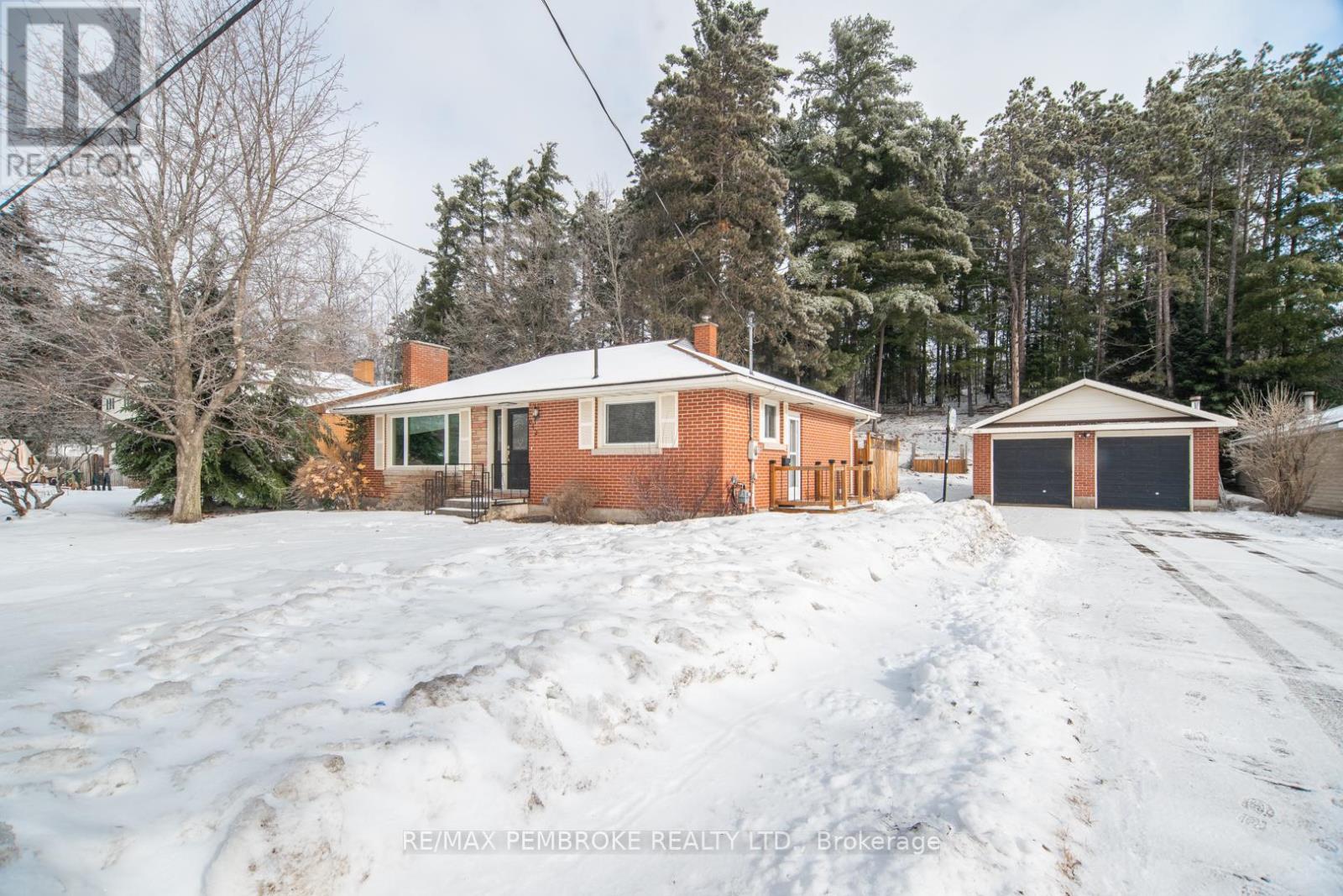 642 BIRCH STREET, Petawawa, Ontario