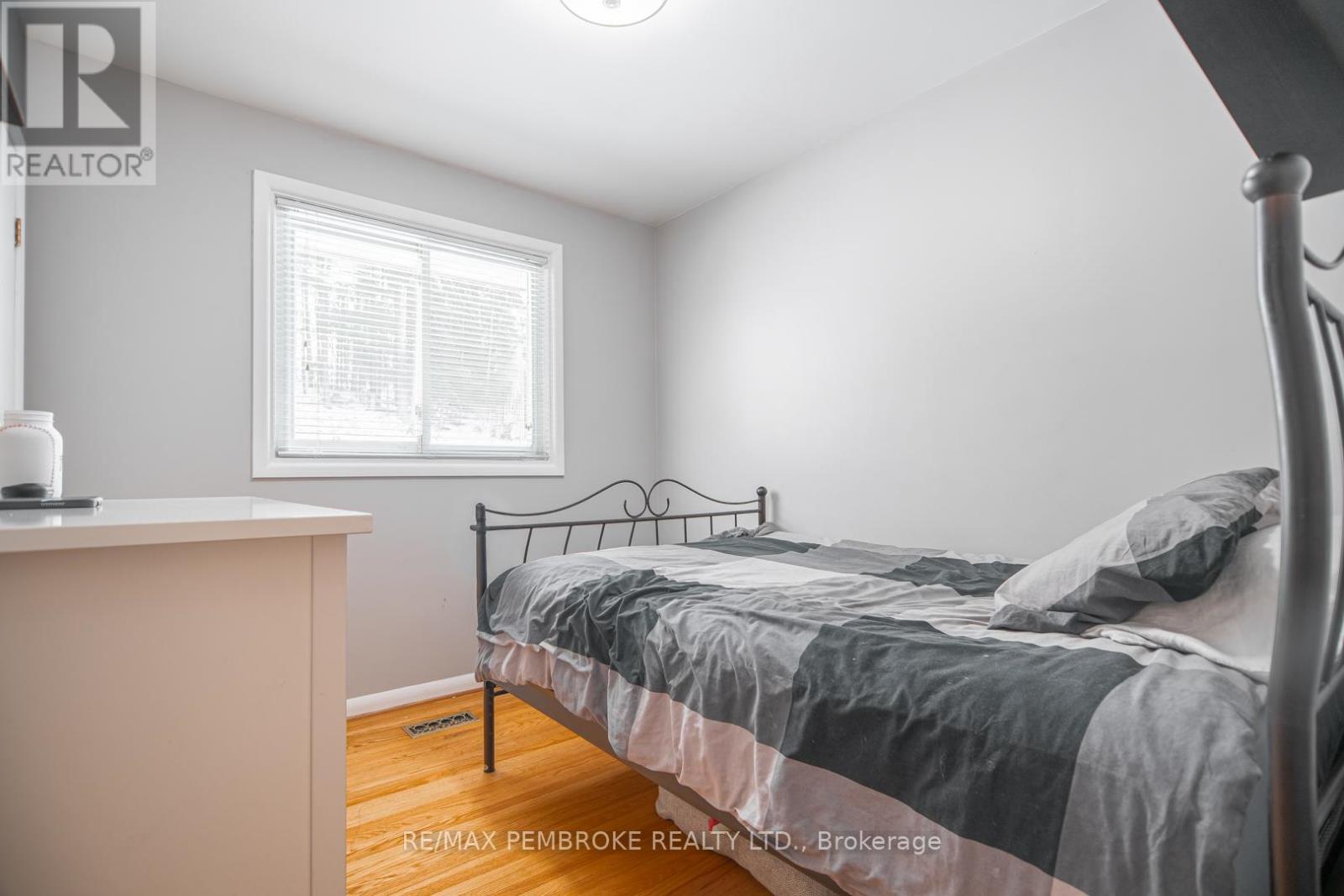 642 Birch Street, Petawawa, Ontario  K8A 7K6 - Photo 12 - X12902272