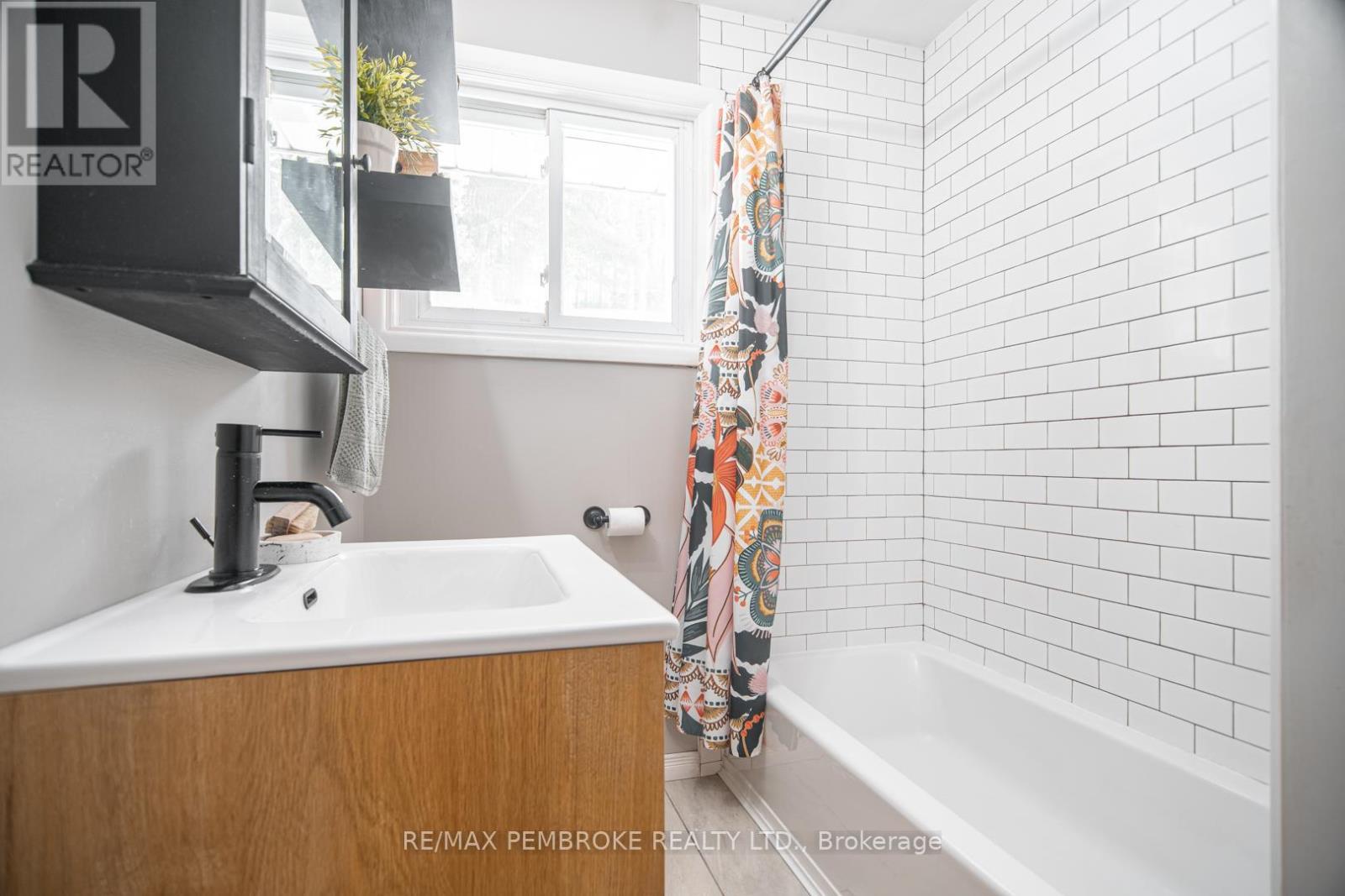 642 Birch Street, Petawawa, Ontario  K8A 7K6 - Photo 15 - X12902272