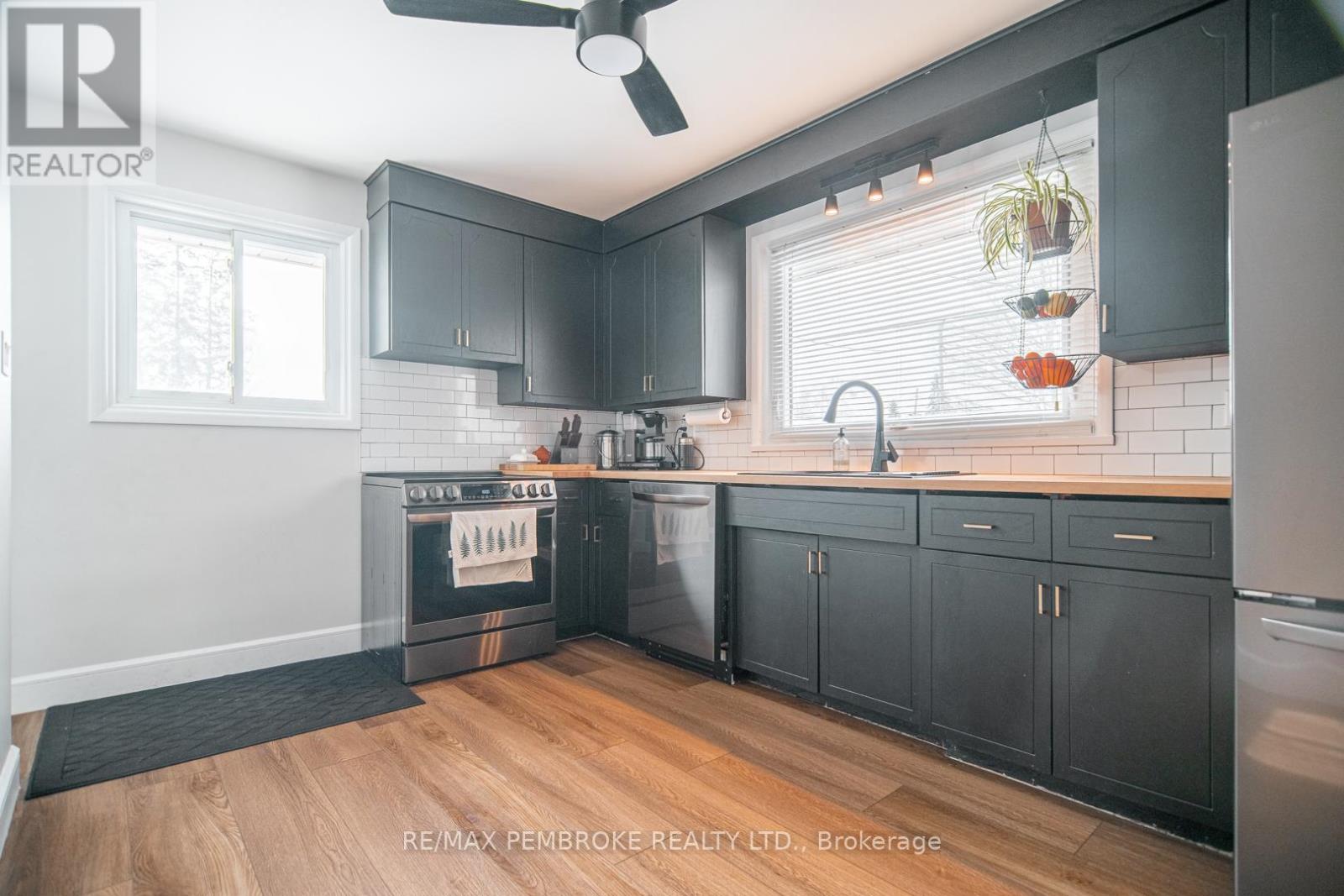 642 Birch Street, Petawawa, Ontario  K8A 7K6 - Photo 4 - X12902272