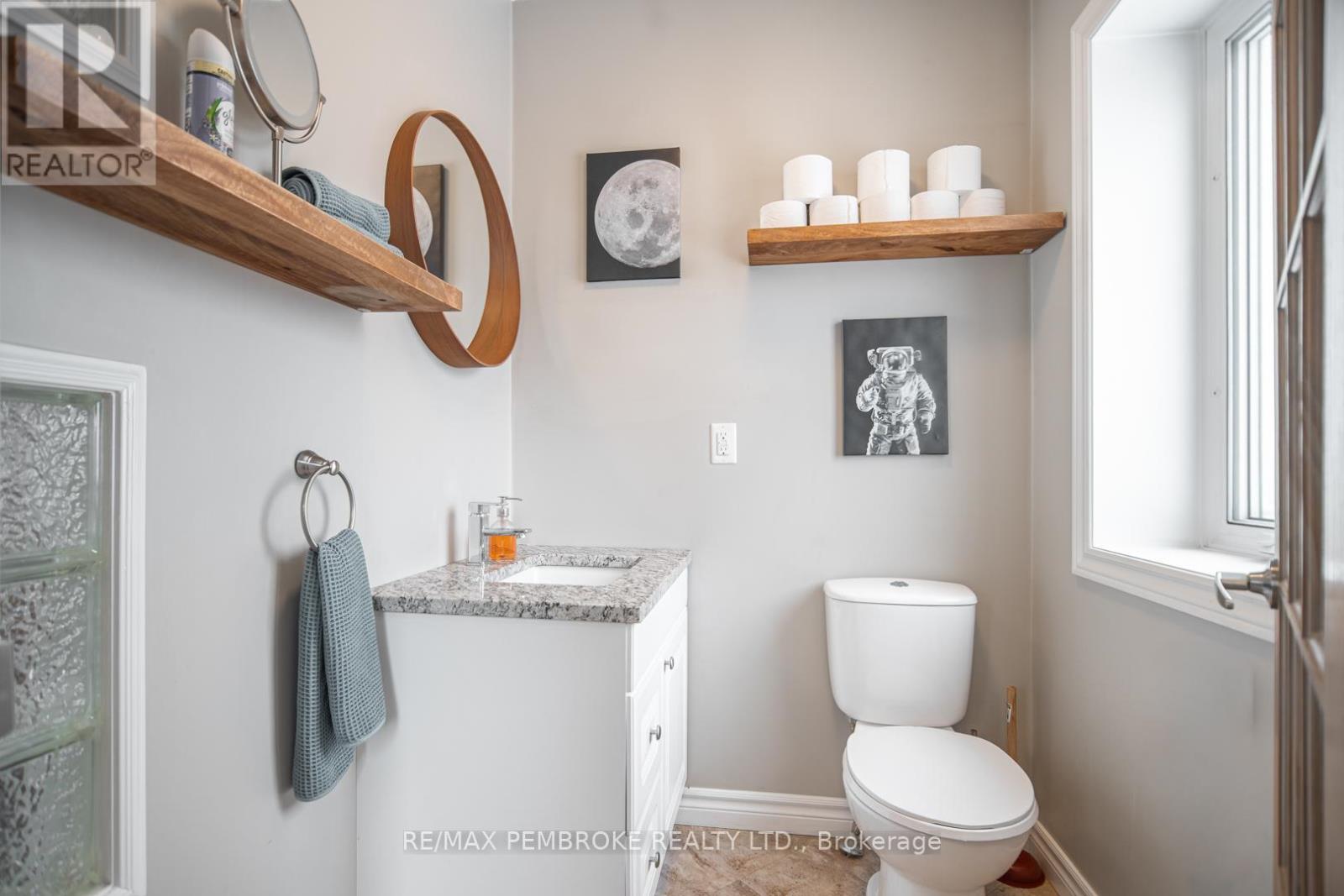 332 Third Avenue, Pembroke, Ontario  K8A 5G6 - Photo 12 - X12902274