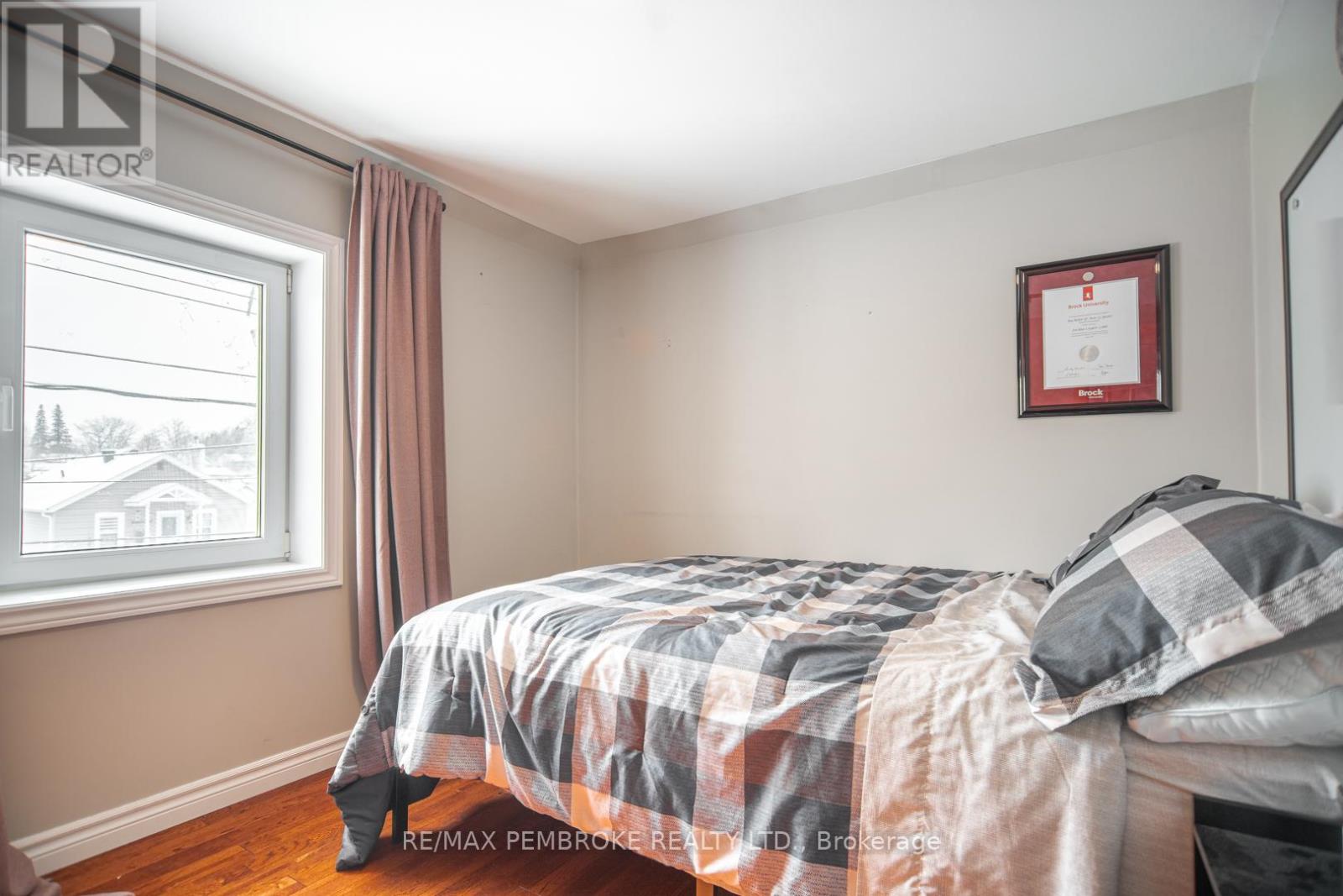 332 Third Avenue, Pembroke, Ontario  K8A 5G6 - Photo 15 - X12902274