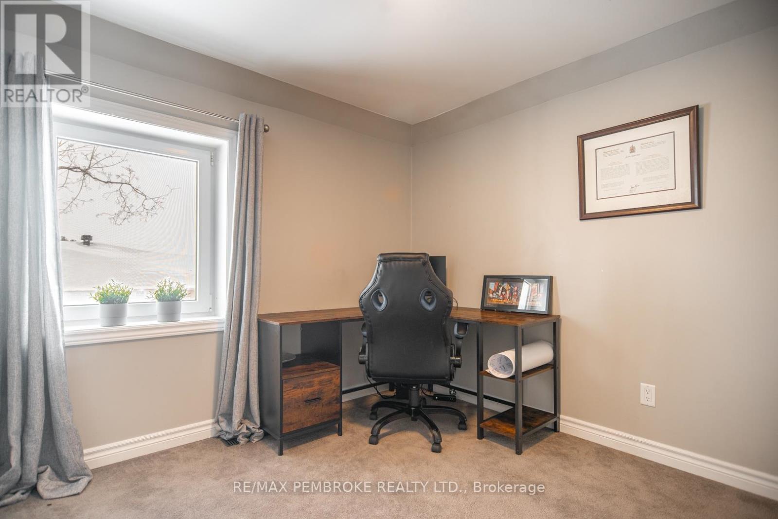 332 Third Avenue, Pembroke, Ontario  K8A 5G6 - Photo 18 - X12902274