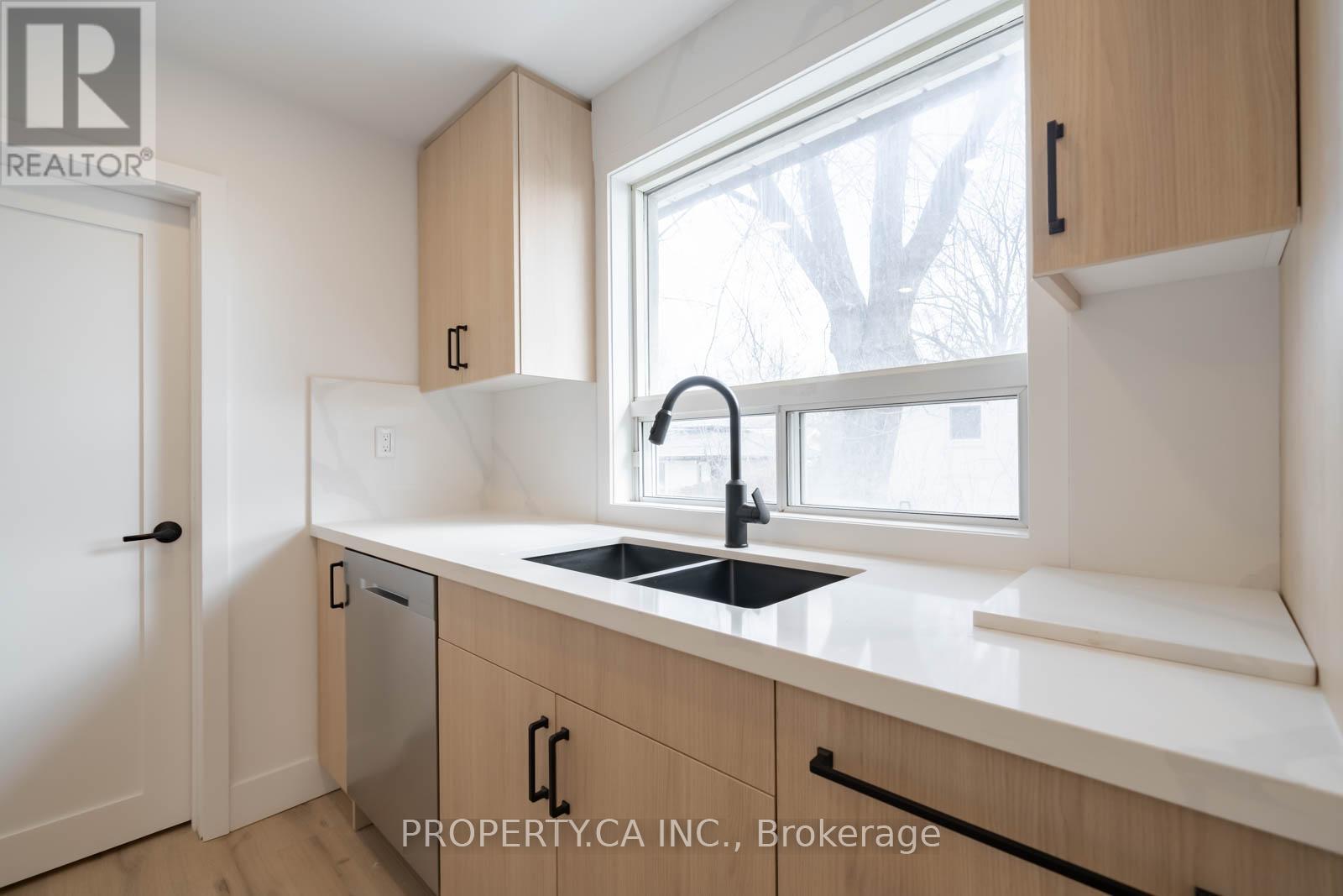 46 Mcmurchy Avenue N, Brampton, Ontario  L6X 1Y1 - Photo 11 - W12901026