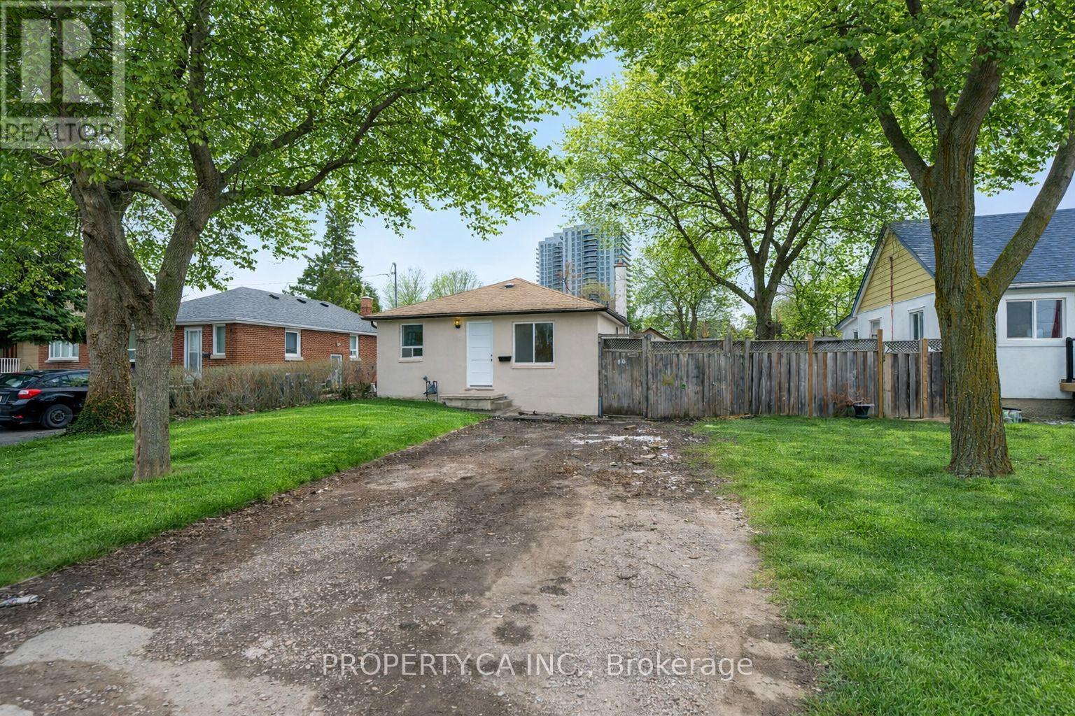 46 Mcmurchy Avenue N, Brampton, Ontario  L6X 1Y1 - Photo 2 - W12901026