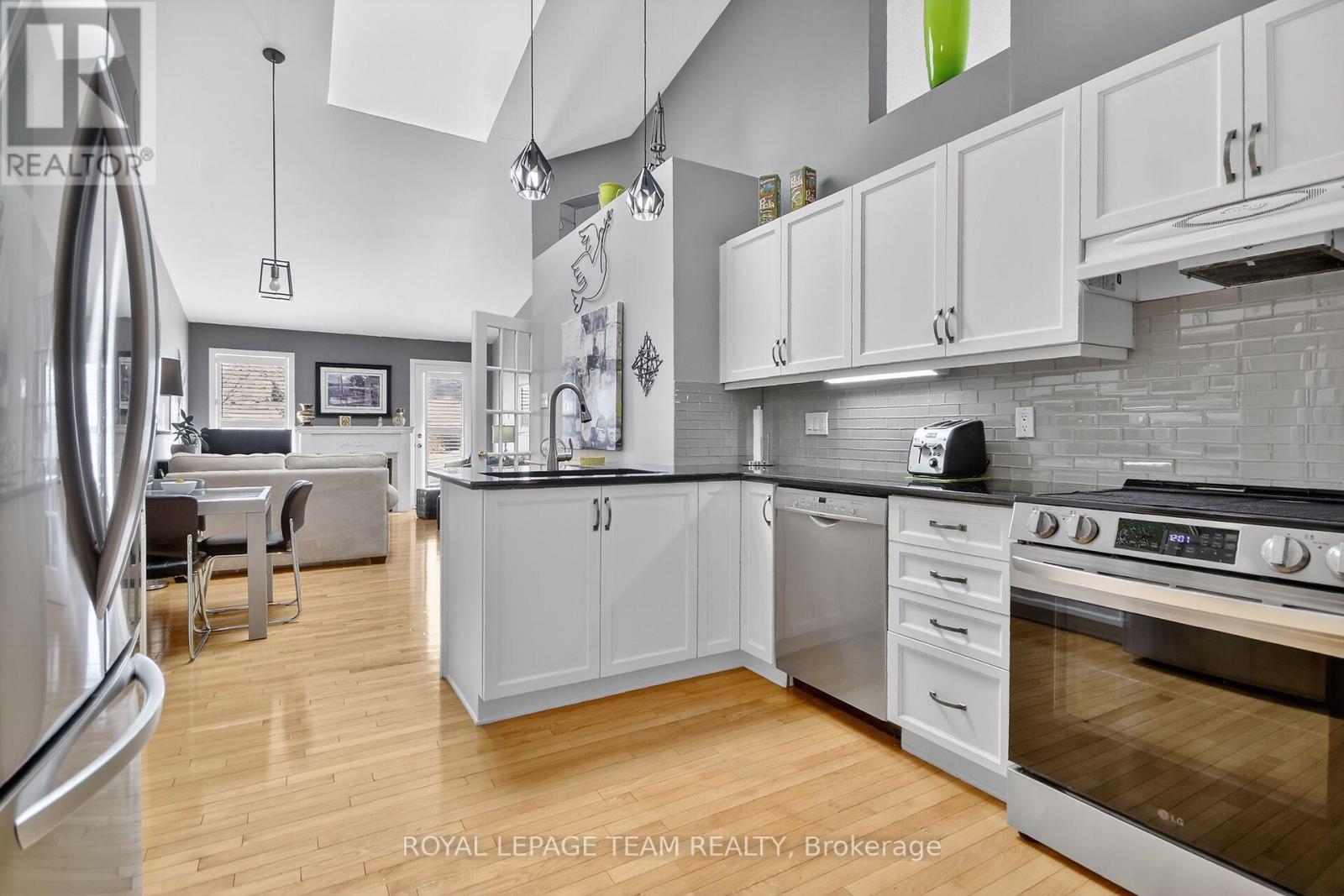 20 Nighthawk Crescent, Ottawa, Ontario  K2M 2X7 - Photo 12 - X12902266