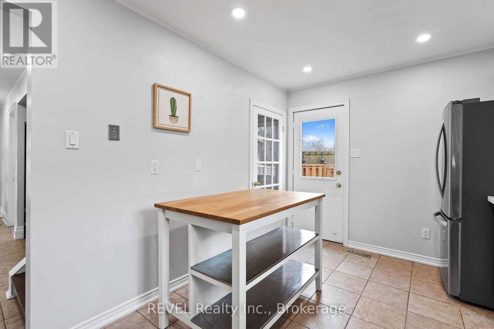 57 Tomahawk Drive, Grimsby, Ontario  L3M 5G5 - Photo 10 - X12902276