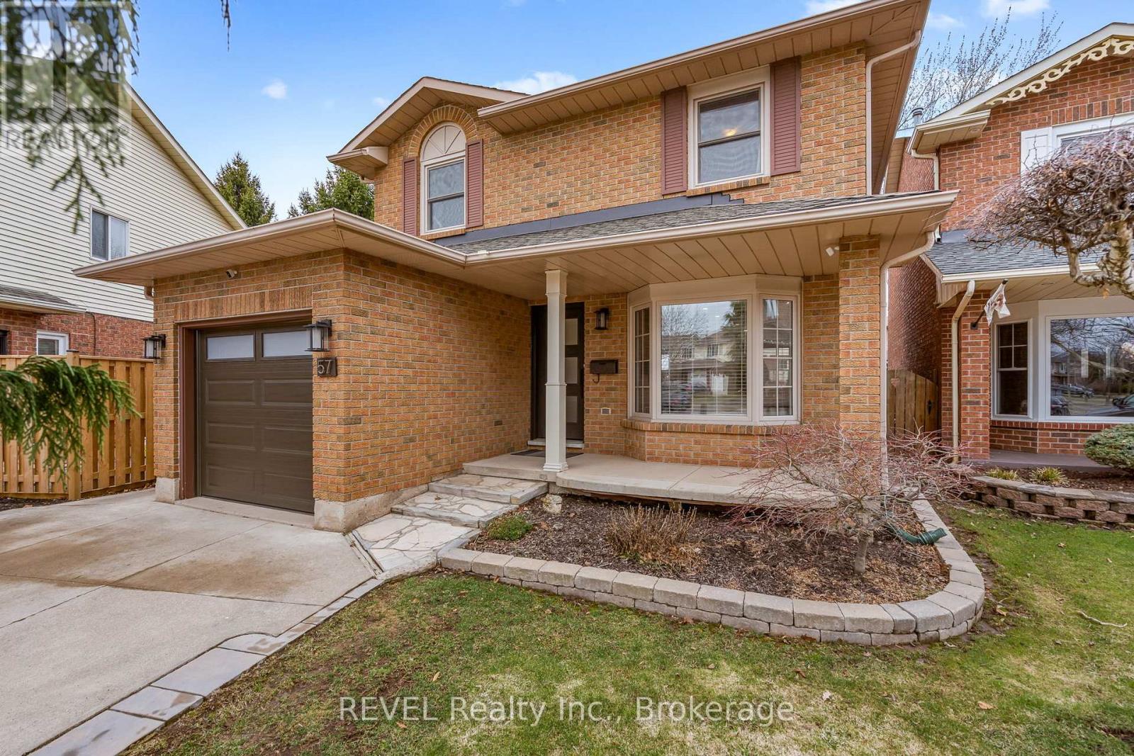 57 Tomahawk Drive, Grimsby, Ontario  L3M 5G5 - Photo 2 - X12902276