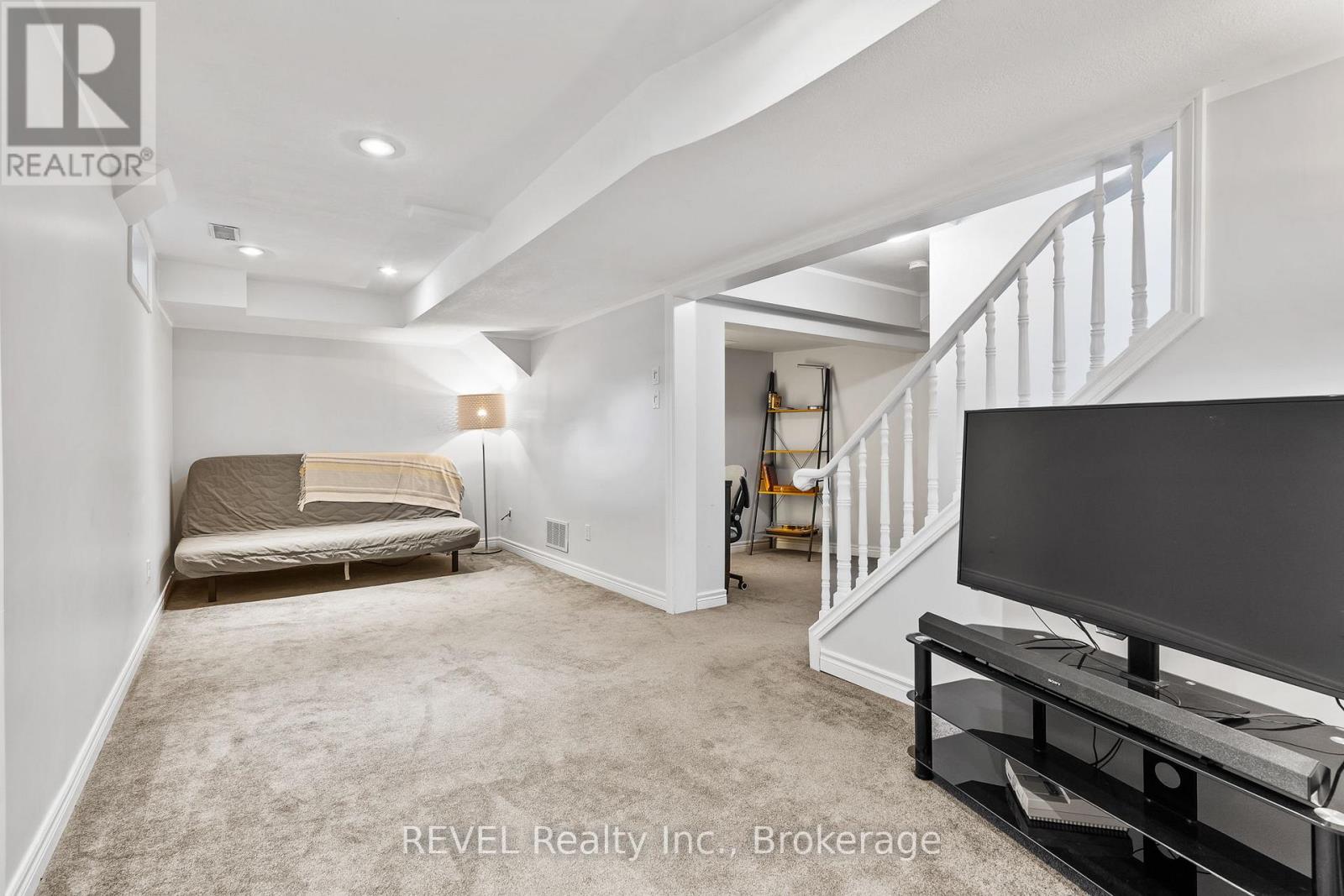 57 Tomahawk Drive, Grimsby, Ontario  L3M 5G5 - Photo 22 - X12902276