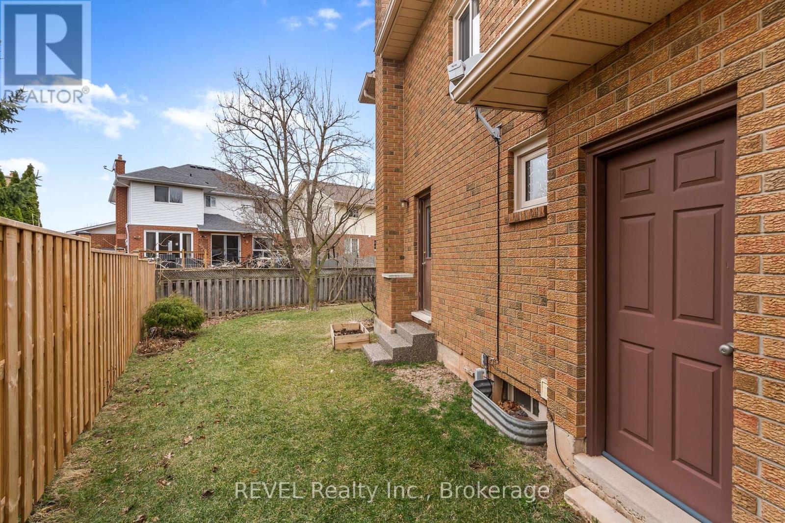 57 Tomahawk Drive, Grimsby, Ontario  L3M 5G5 - Photo 23 - X12902276