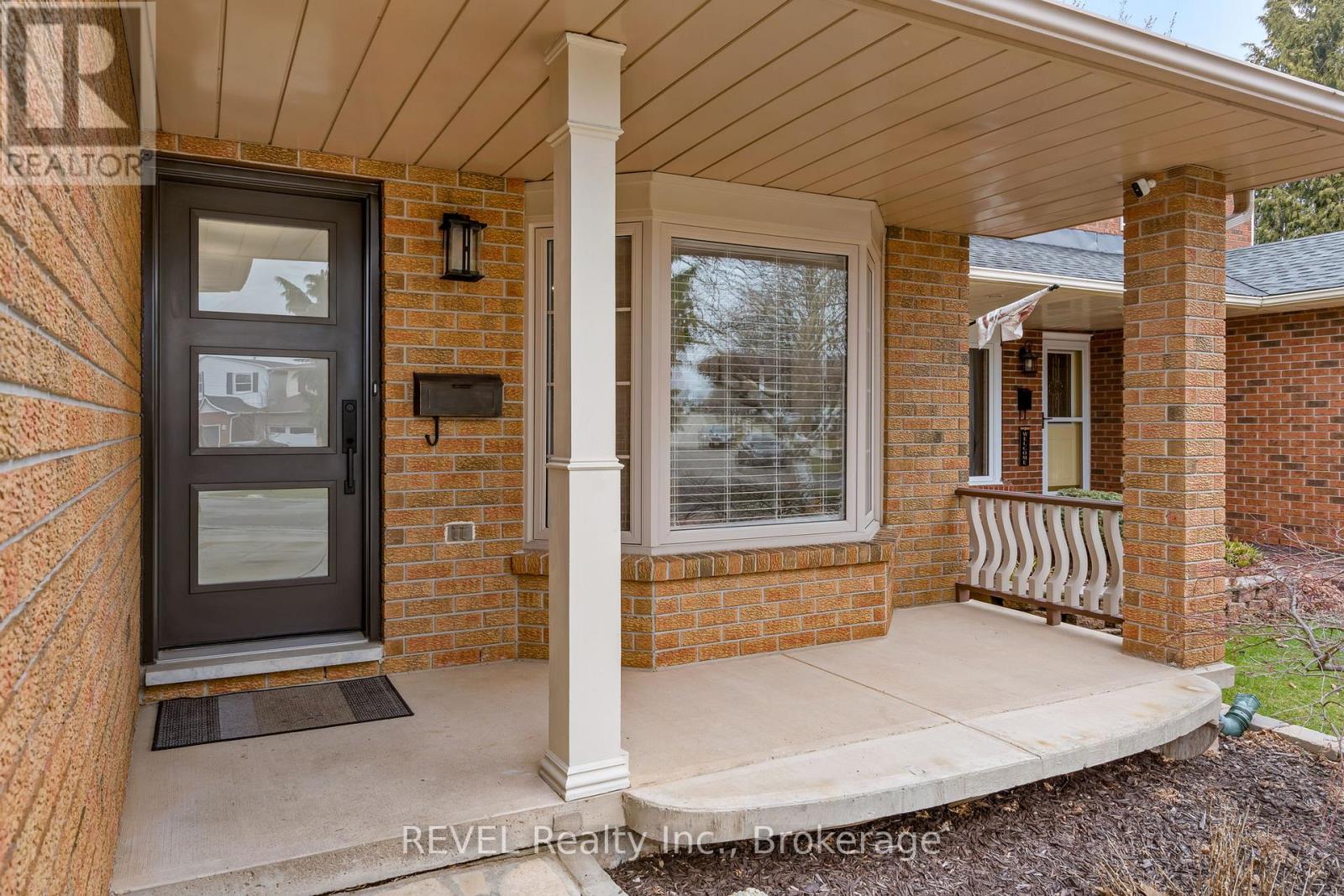 57 Tomahawk Drive, Grimsby, Ontario  L3M 5G5 - Photo 3 - X12902276